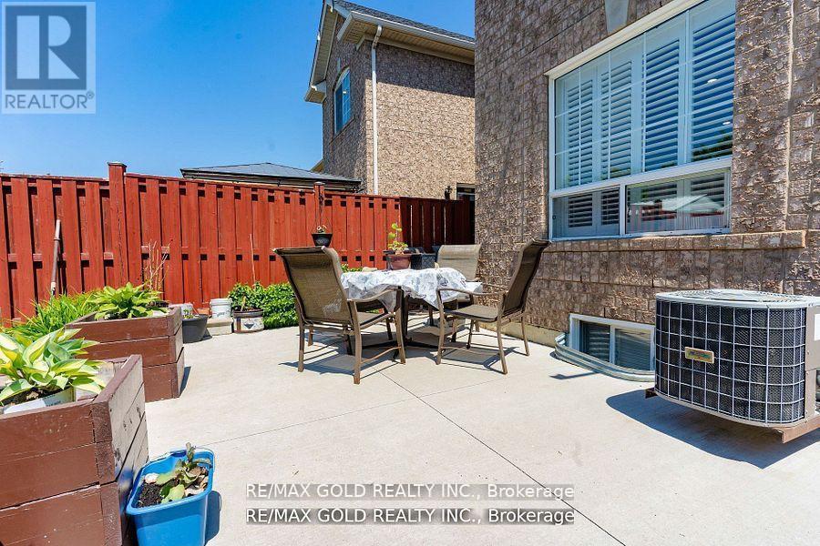 34 Jingle Crescent, Brampton, Ontario  L6S 0B2 - Photo 31 - W12189633