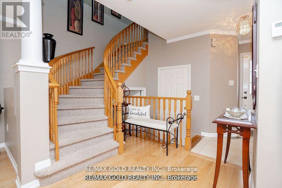 34 Jingle Crescent, Brampton, Ontario  L6S 0B2 - Photo 4 - W12189633