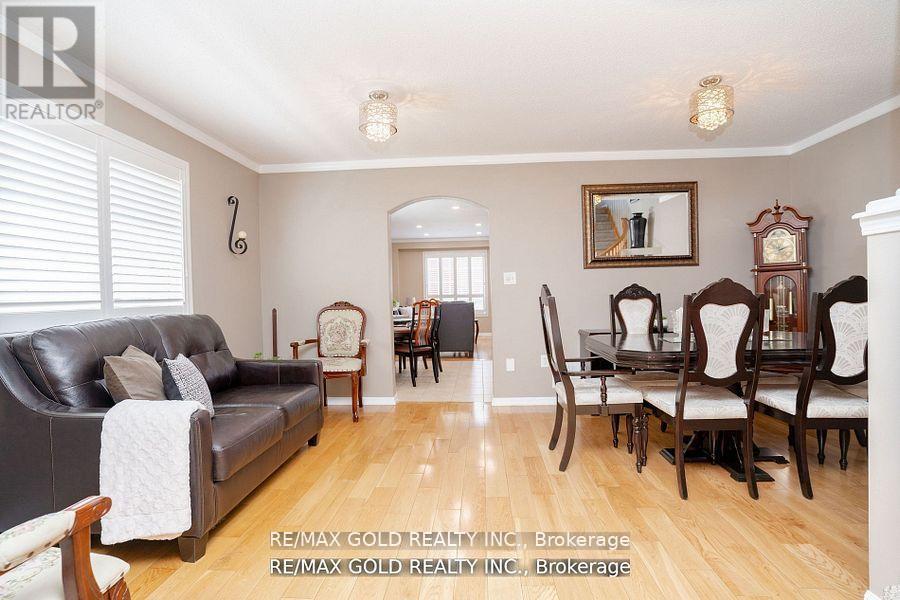 34 Jingle Crescent, Brampton (Gore Industrial North), Ontario  L6S 0B2 - Photo 5 - W12189633