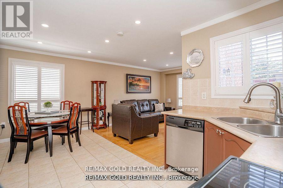 34 Jingle Crescent, Brampton, Ontario  L6S 0B2 - Photo 9 - W12189633