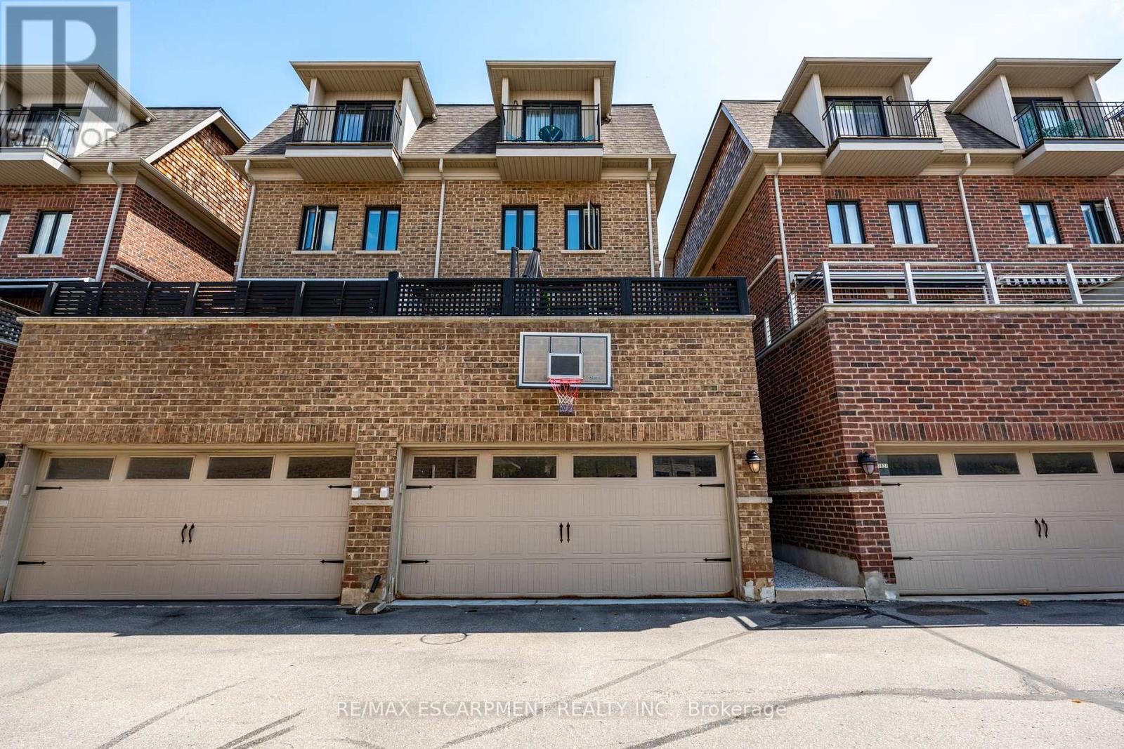 1825 Pagehurst Avenue, Mississauga, Ontario  L4X 1Y5 - Photo 2 - W12189750