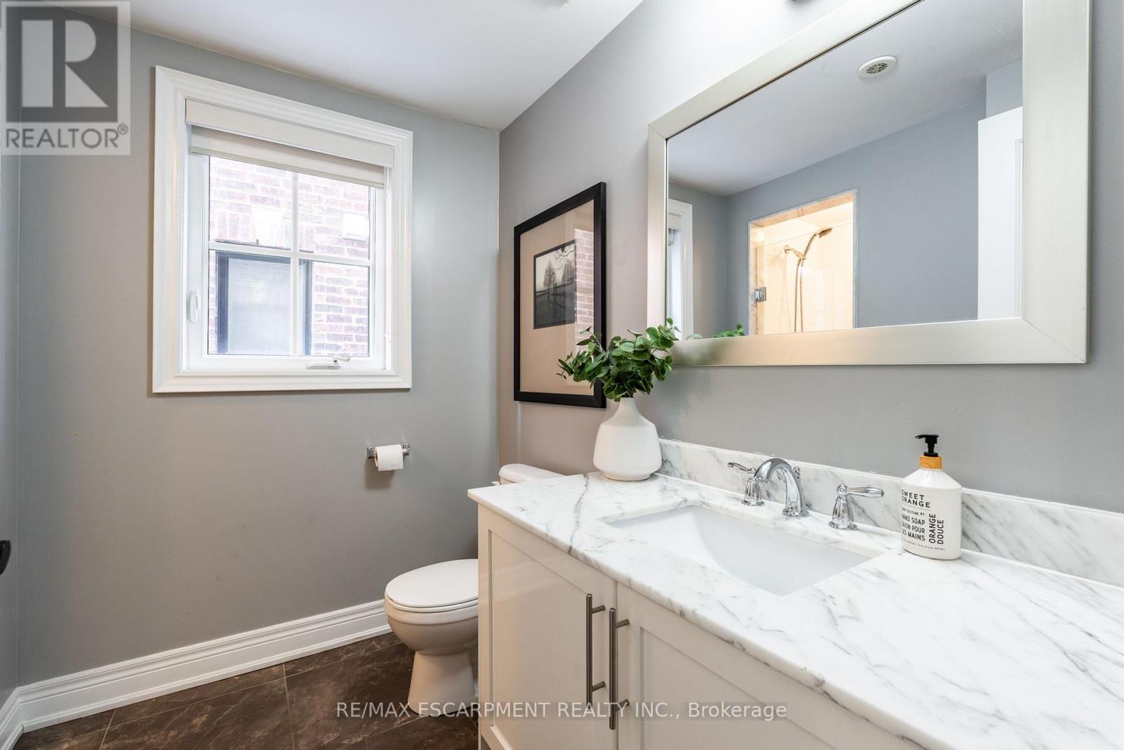 1825 Pagehurst Avenue, Mississauga, Ontario  L4X 1Y5 - Photo 6 - W12189750