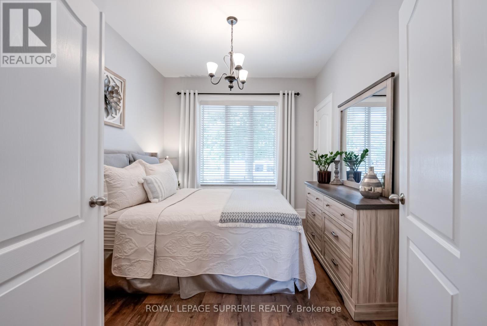 587 St Clarens Avenue, Toronto, Ontario  M6H 3W9 - Photo 10 - W12189759