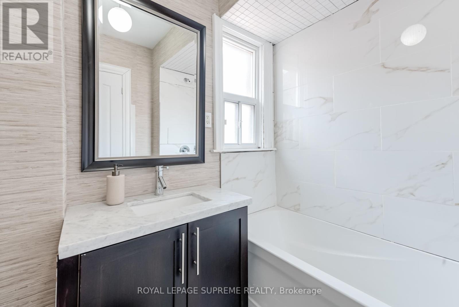 587 St Clarens Avenue, Toronto (Dovercourt-Wallace Emerson-Junction), Ontario  M6H 3W9 - Photo 30 - W12189759