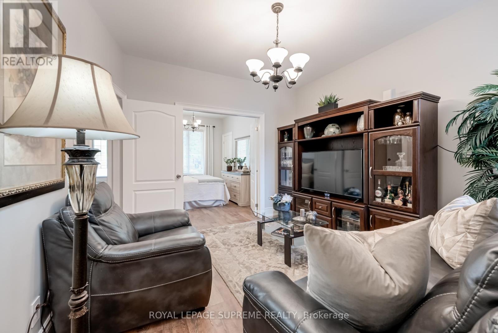 587 St Clarens Avenue, Toronto, Ontario  M6H 3W9 - Photo 5 - W12189759