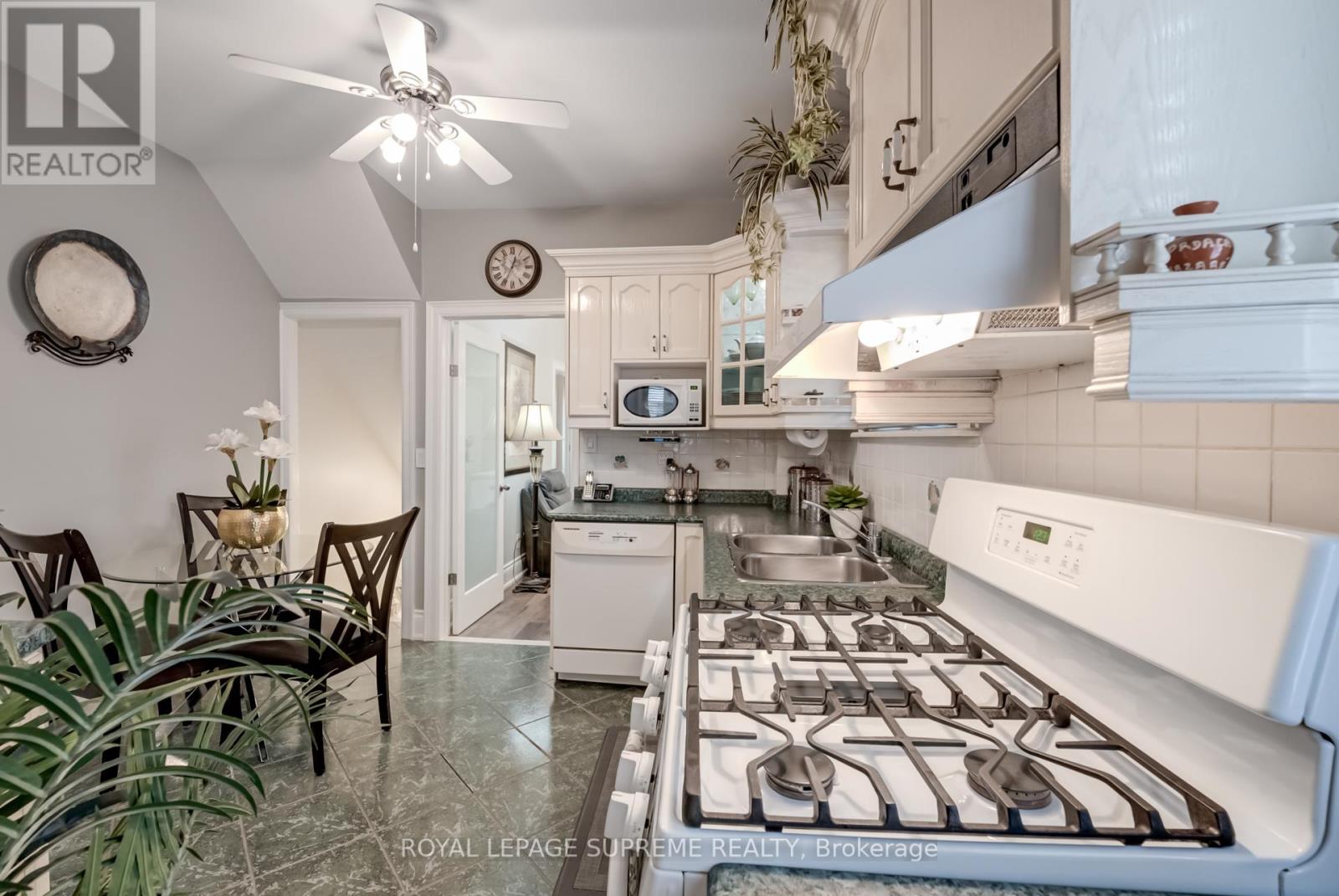 587 St Clarens Avenue, Toronto, Ontario  M6H 3W9 - Photo 7 - W12189759