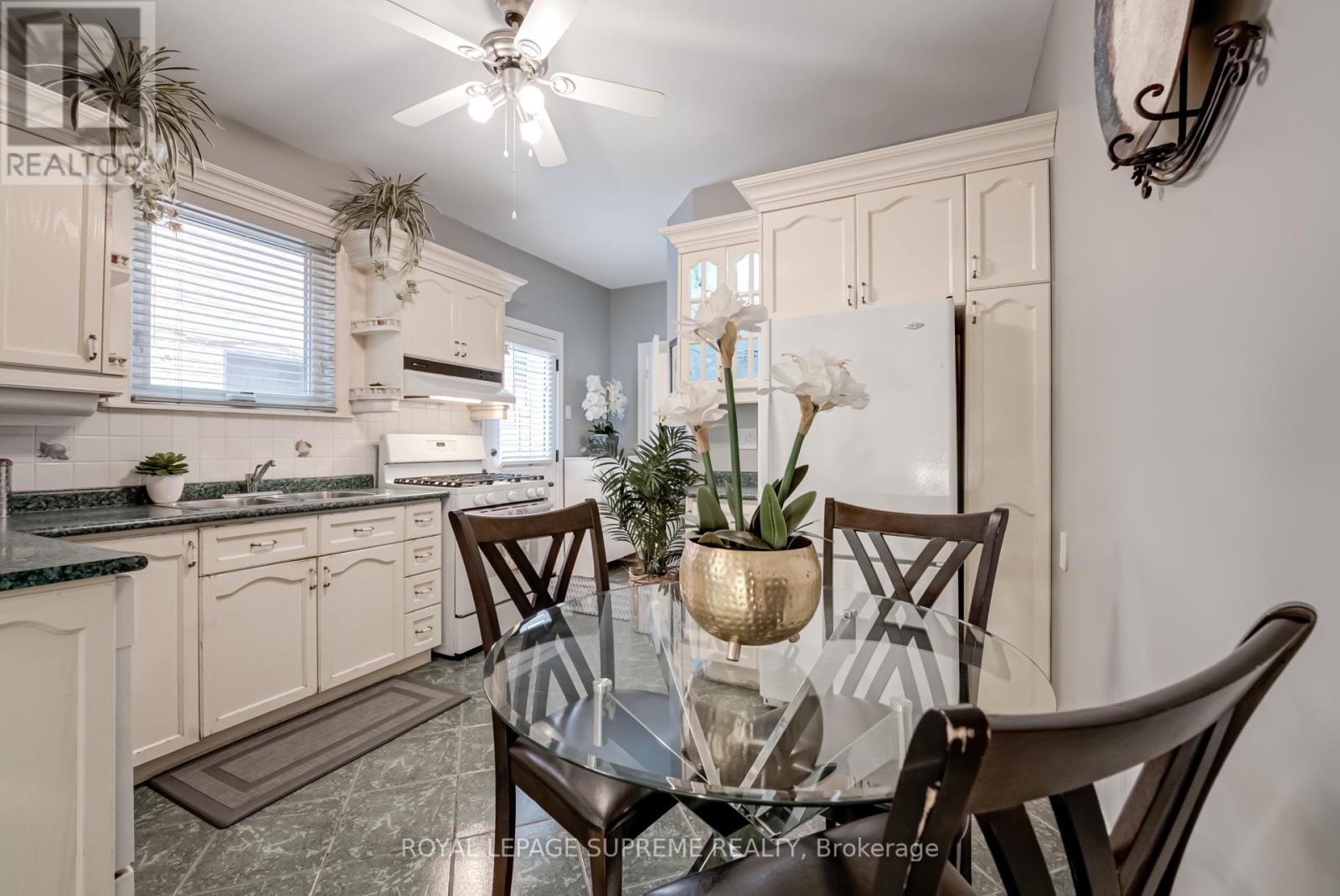 587 St Clarens Avenue, Toronto, Ontario  M6H 3W9 - Photo 9 - W12189759