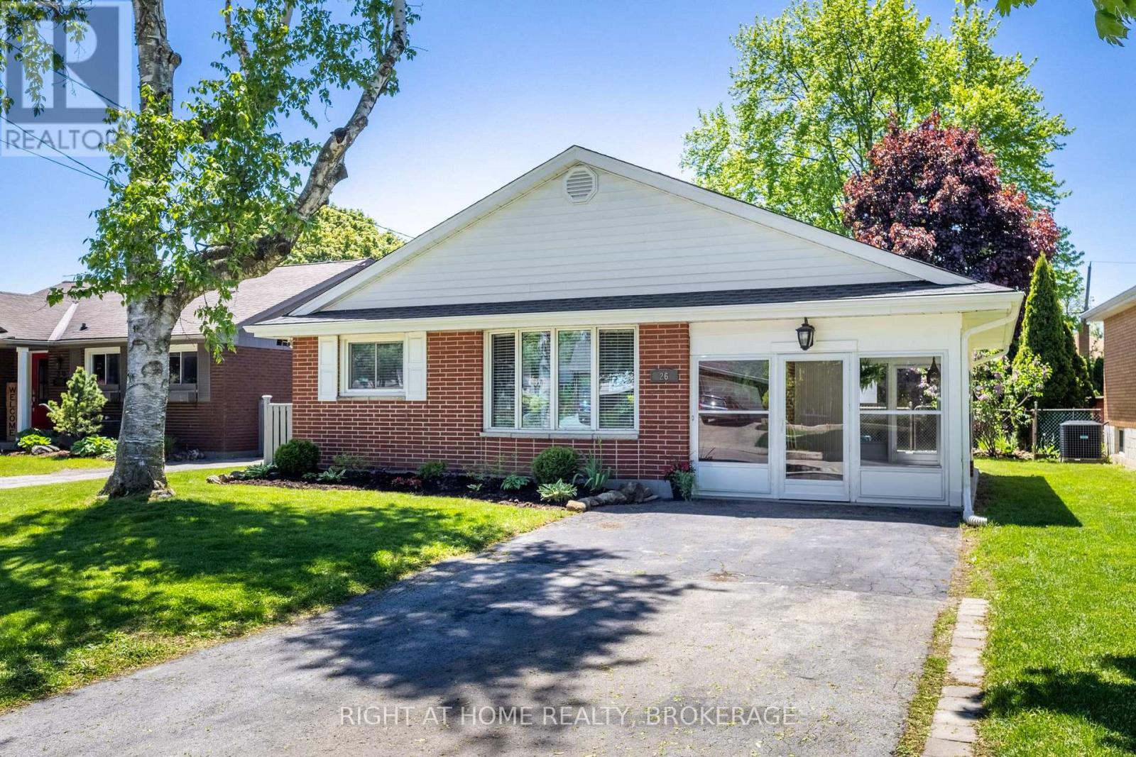26 NOVA DRIVE, Hamilton, Ontario