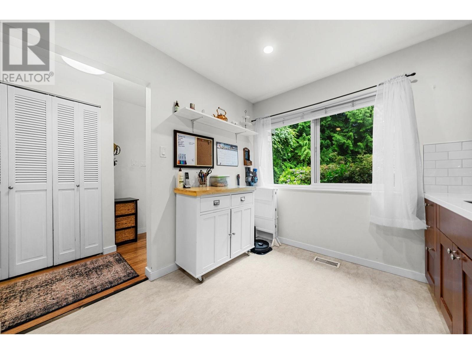 2393 Mountain Highway, North Vancouver, British Columbia  V7J 2N2 - Photo 10 - R3009765