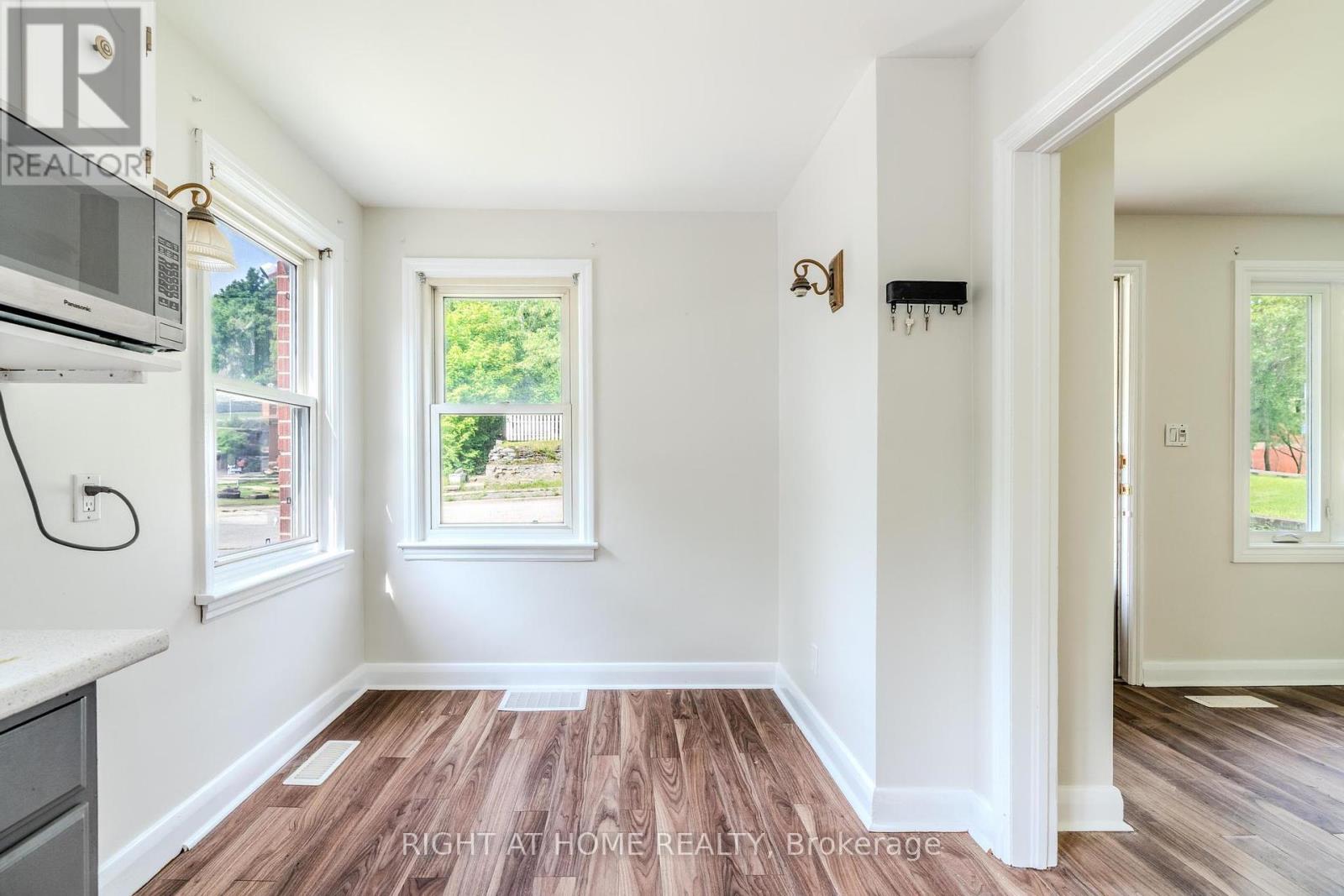 94 Beech Avenue, Cambridge, Ontario  N3C 1X5 - Photo 16 - X12189641