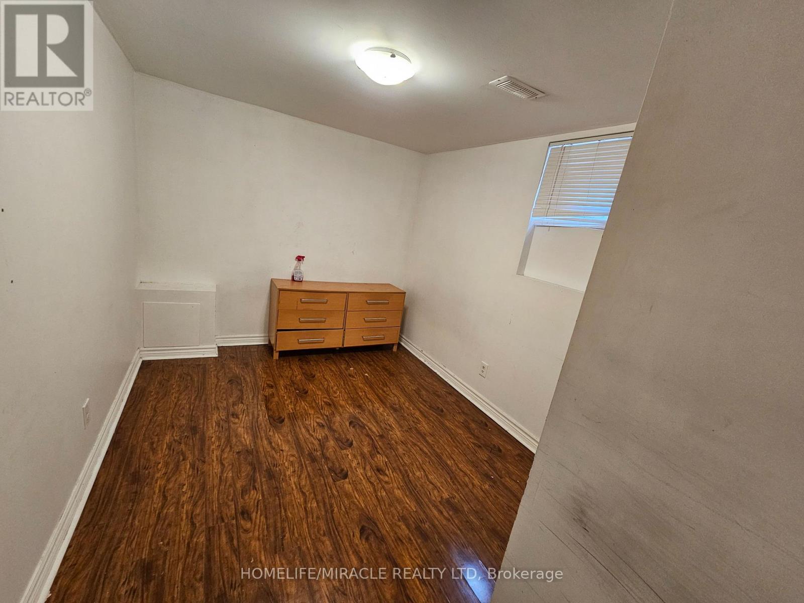 17 West Park Avenue, Hamilton, Ontario  L8S 3M4 - Photo 10 - X12189644