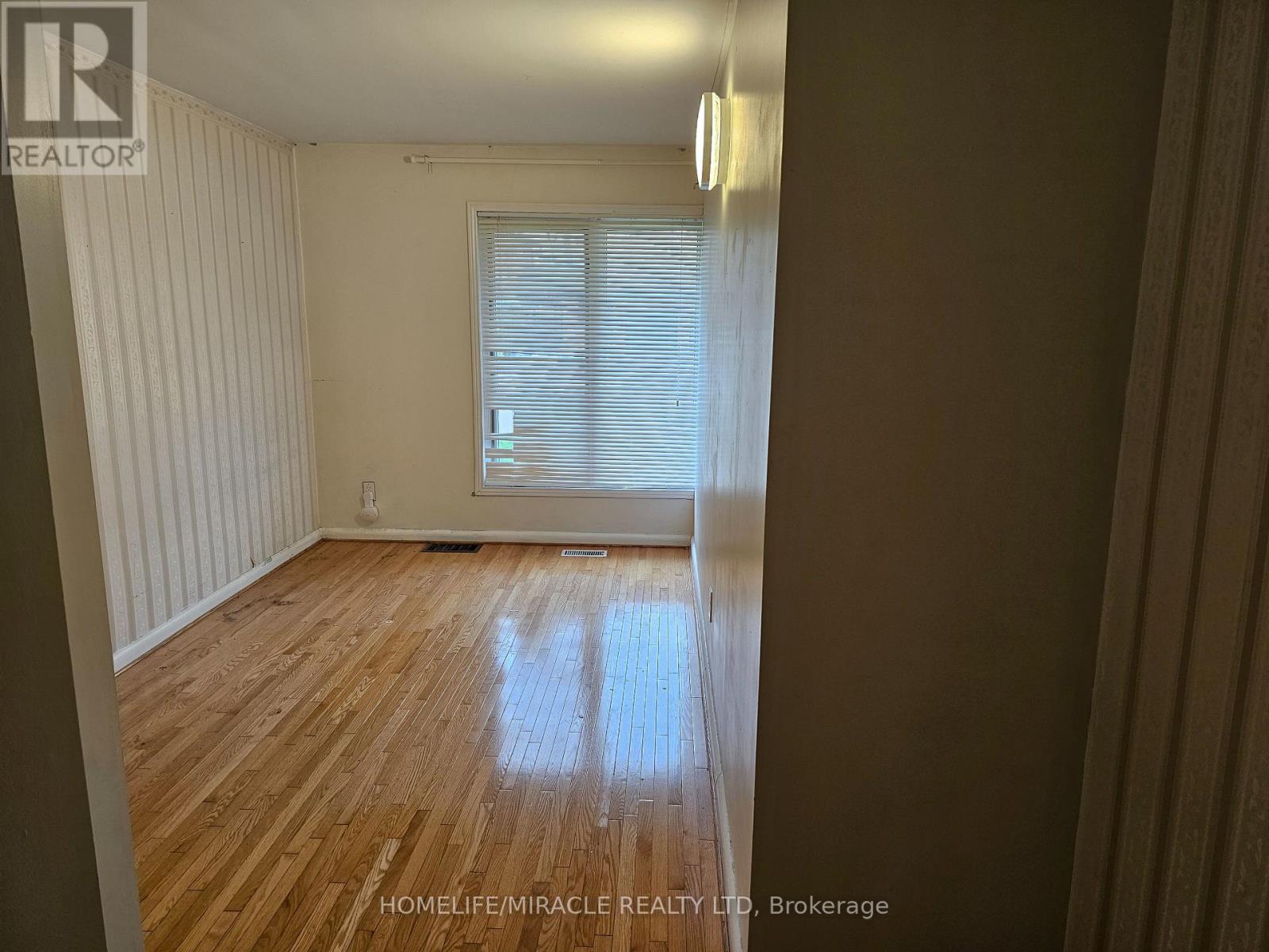 17 West Park Avenue, Hamilton, Ontario  L8S 3M4 - Photo 13 - X12189644