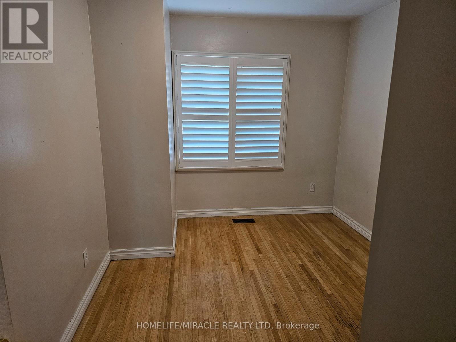17 West Park Avenue, Hamilton, Ontario  L8S 3M4 - Photo 14 - X12189644