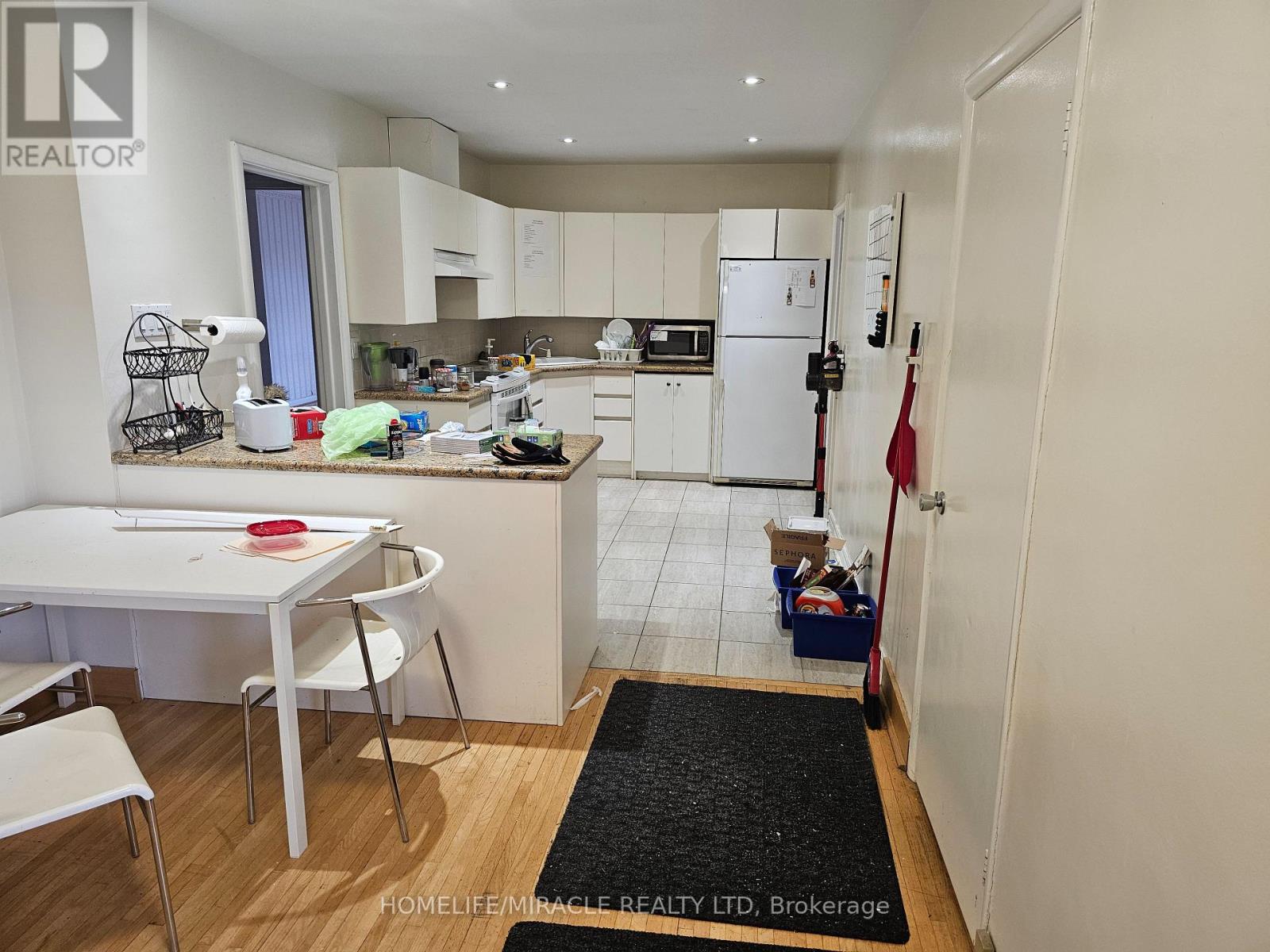 17 West Park Avenue, Hamilton, Ontario  L8S 3M4 - Photo 6 - X12189644