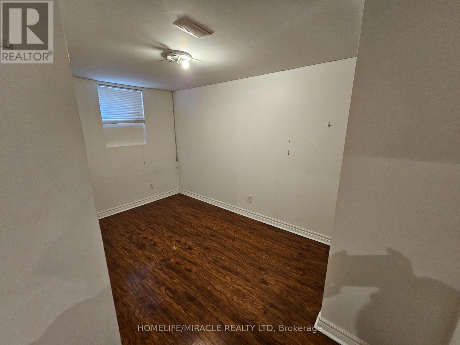 17 West Park Avenue, Hamilton, Ontario  L8S 3M4 - Photo 7 - X12189644