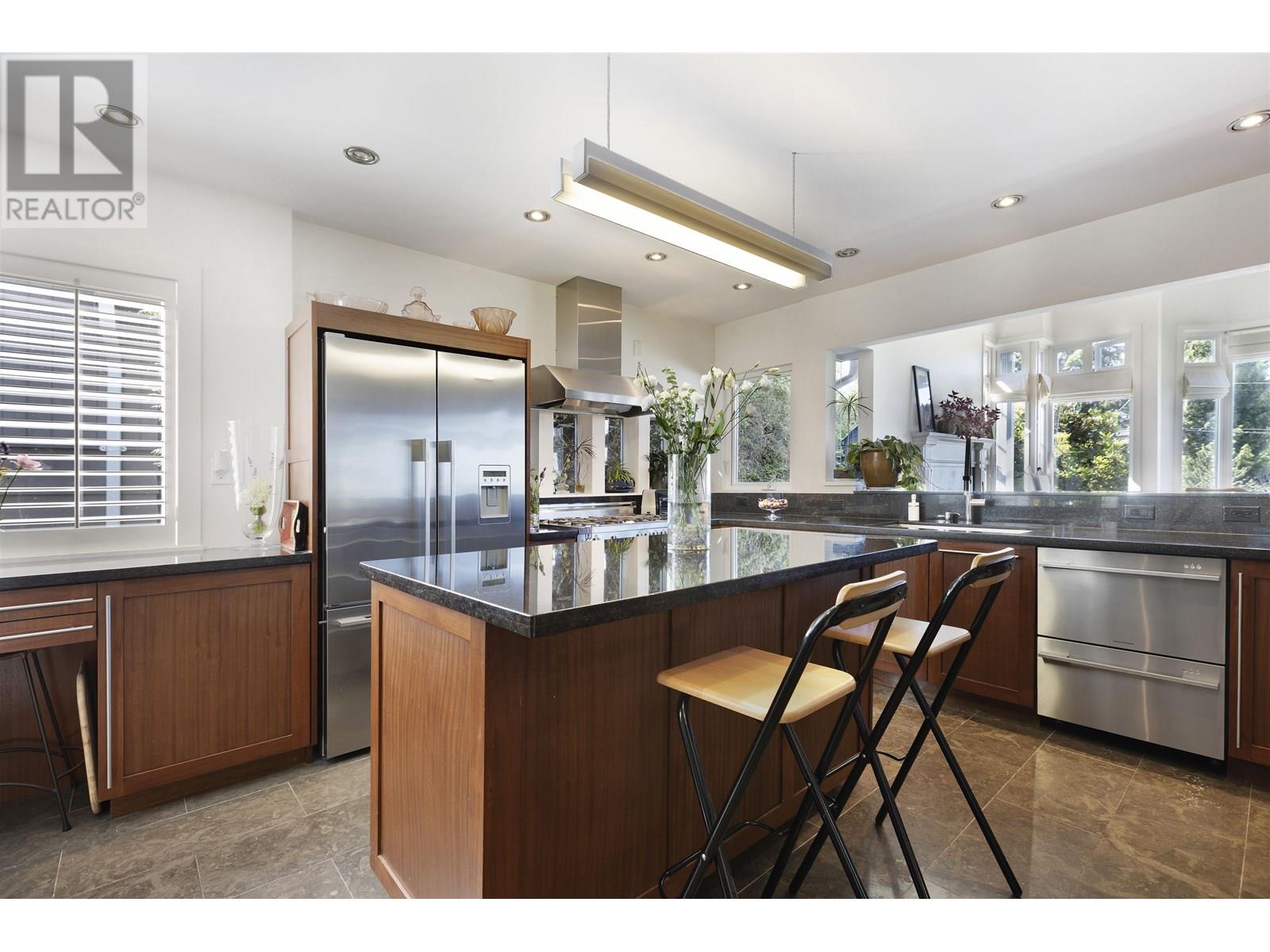 Property at 670 MONTROYAL BOULEVARD image 4