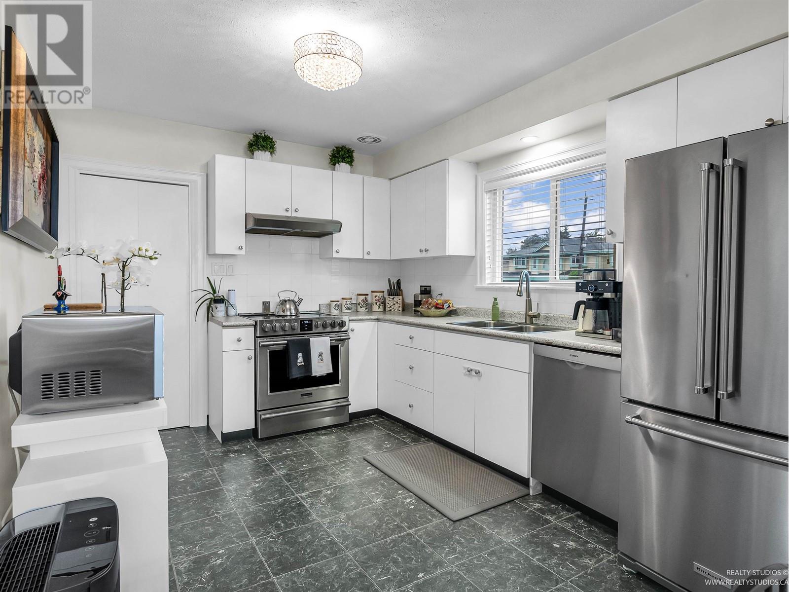 7774 Berkley Street, Burnaby, British Columbia  V5E 2J7 - Photo 4 - R3009766