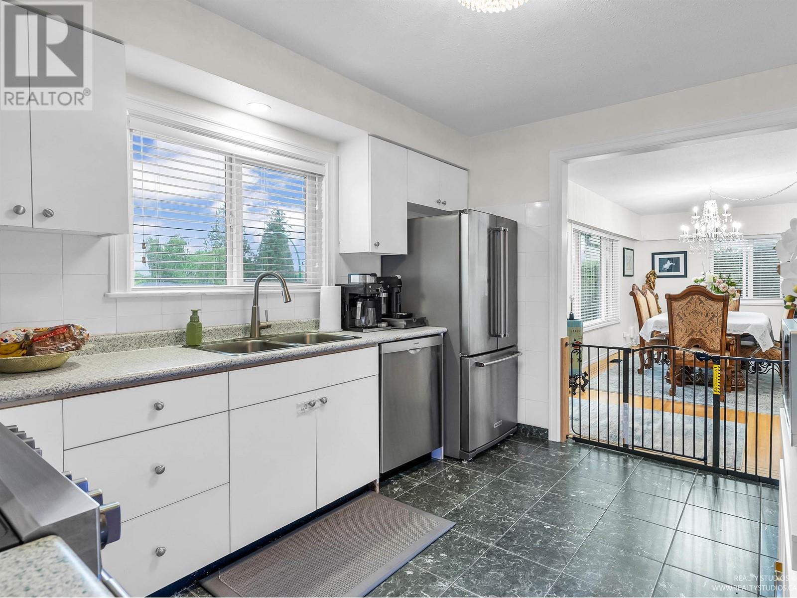 Property at 7774 BERKLEY STREET image 5