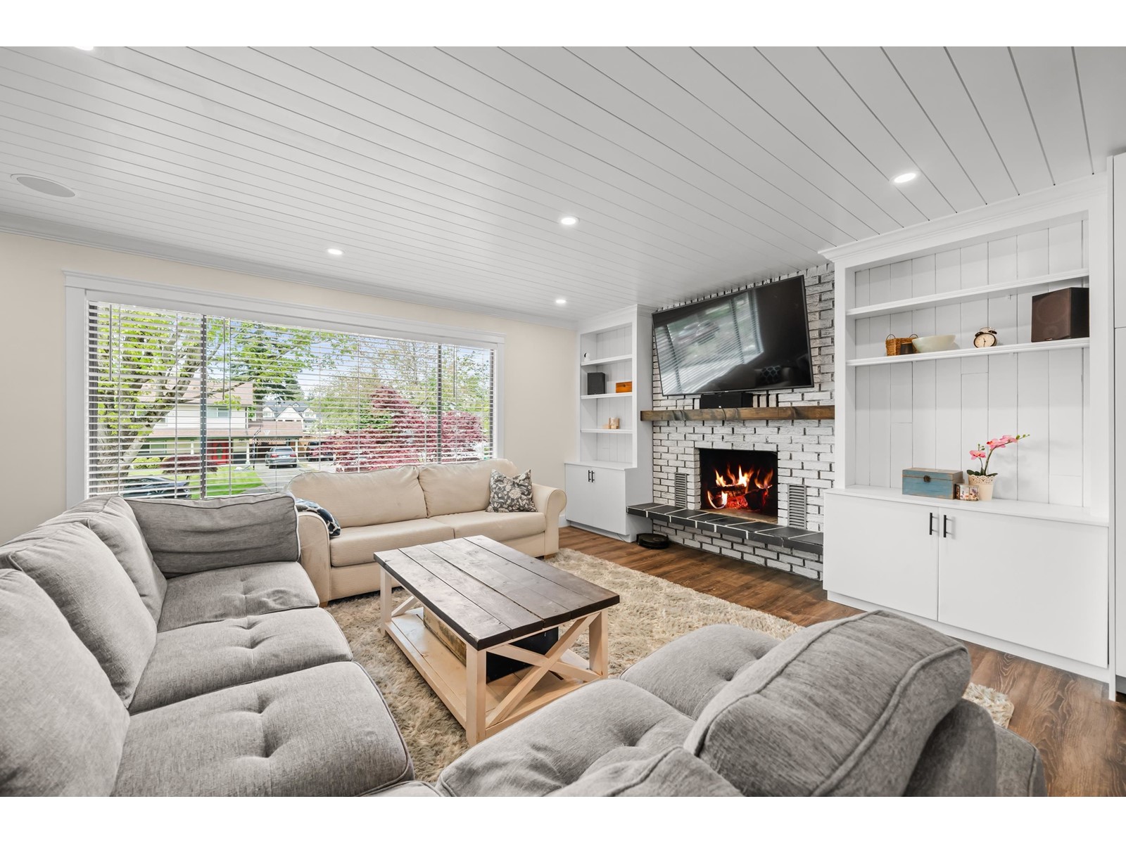 18296 59a Avenue, Surrey, British Columbia  V3S 5M5 - Photo 2 - R3009786