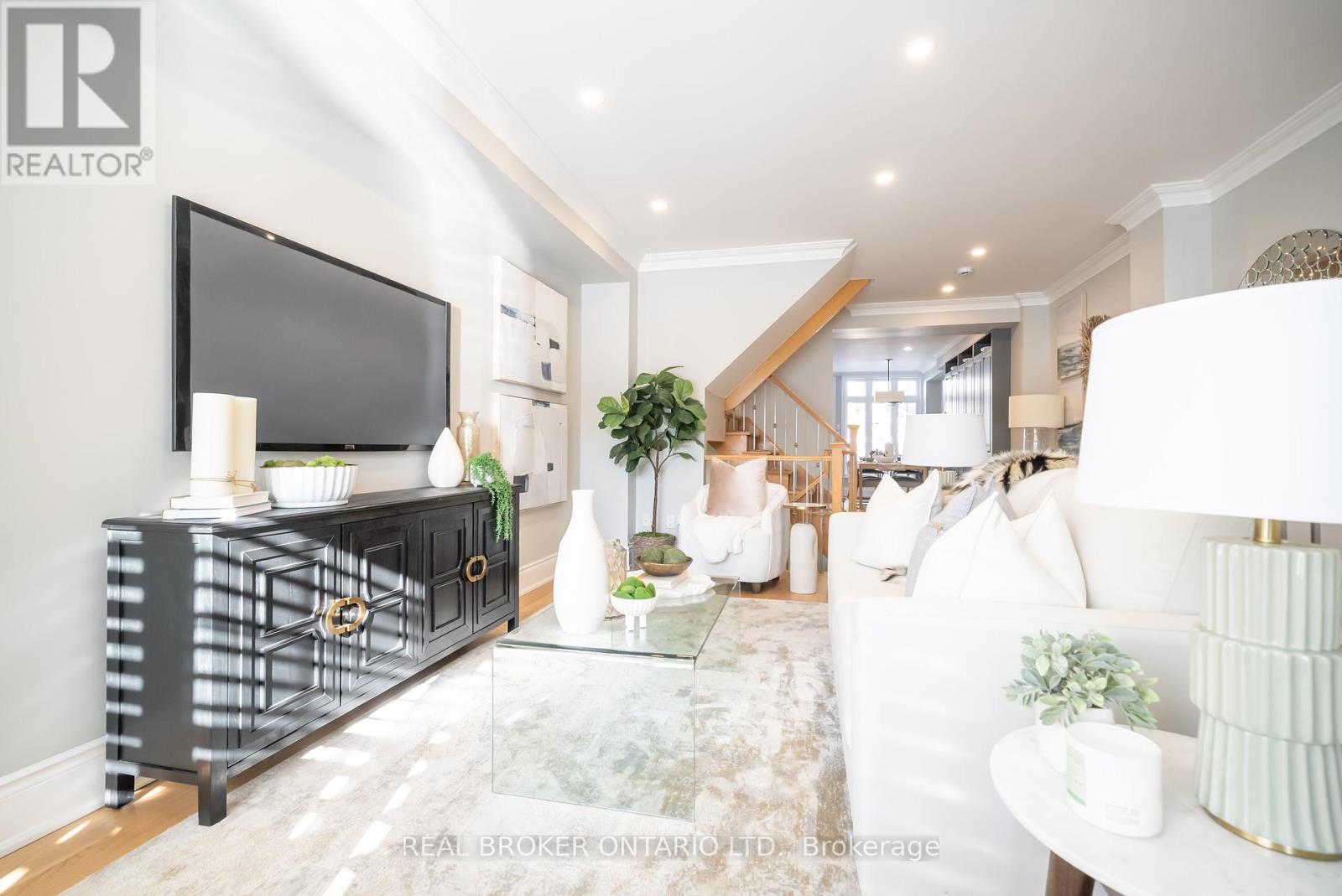 28 Corinth Gardens, Toronto, Ontario  M4P 2N5 - Photo 5 - C12071792