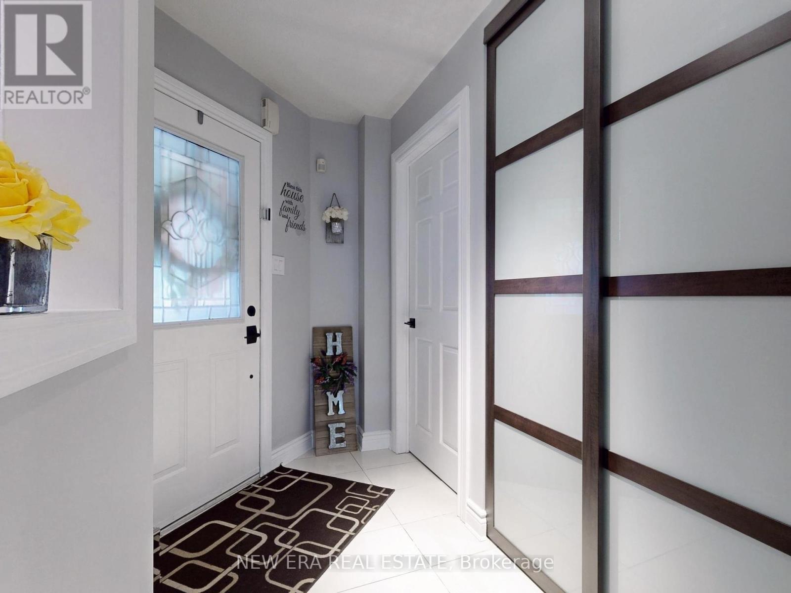5380 Floral Hill Crescent, Mississauga (East Credit), Ontario  L5V 1V3 - Photo 3 - W12189244