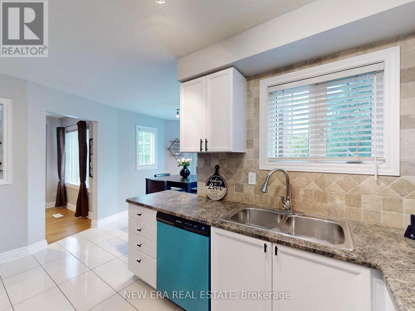 5380 Floral Hill Crescent, Mississauga (East Credit), Ontario  L5V 1V3 - Photo 12 - W12189244