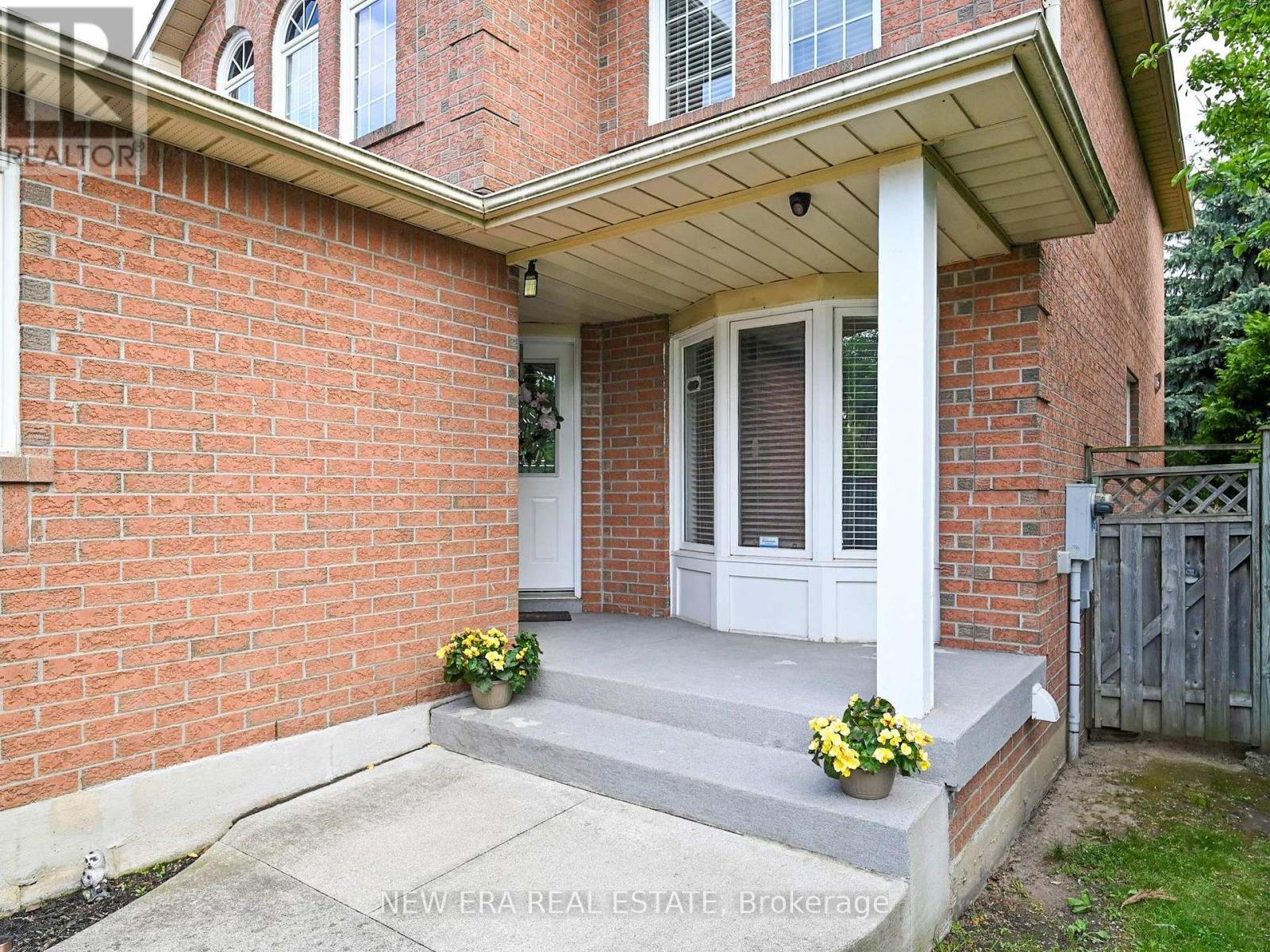 5380 Floral Hill Crescent, Mississauga, Ontario  L5V 1V3 - Photo 2 - W12189244