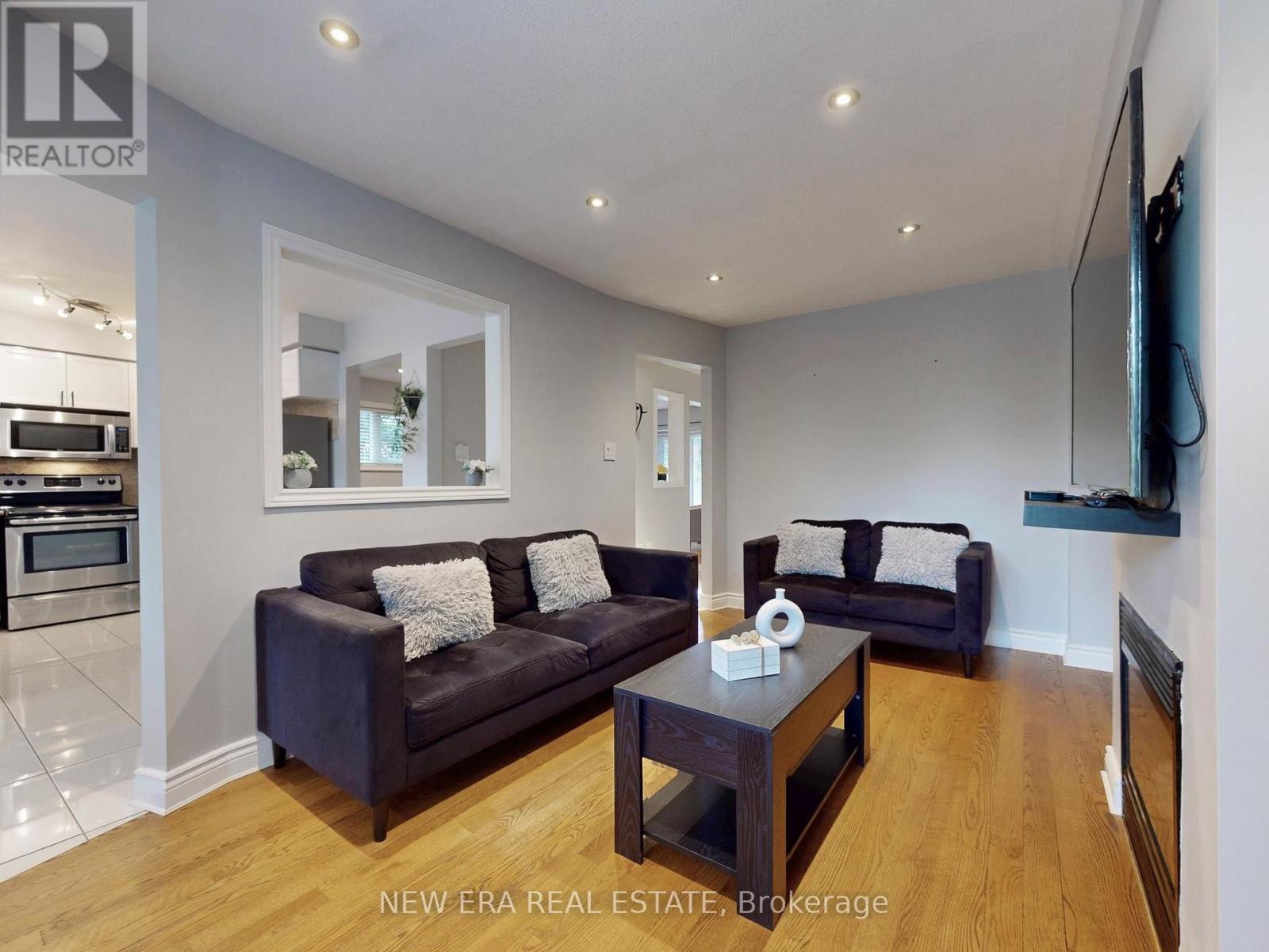 5380 Floral Hill Crescent, Mississauga, Ontario  L5V 1V3 - Photo 9 - W12189244