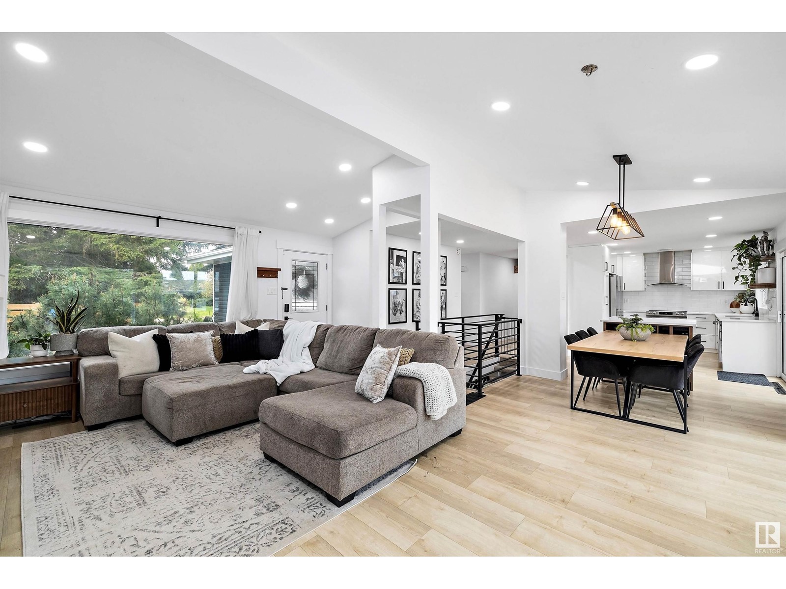 Property at 6916 97 AV NW image 4