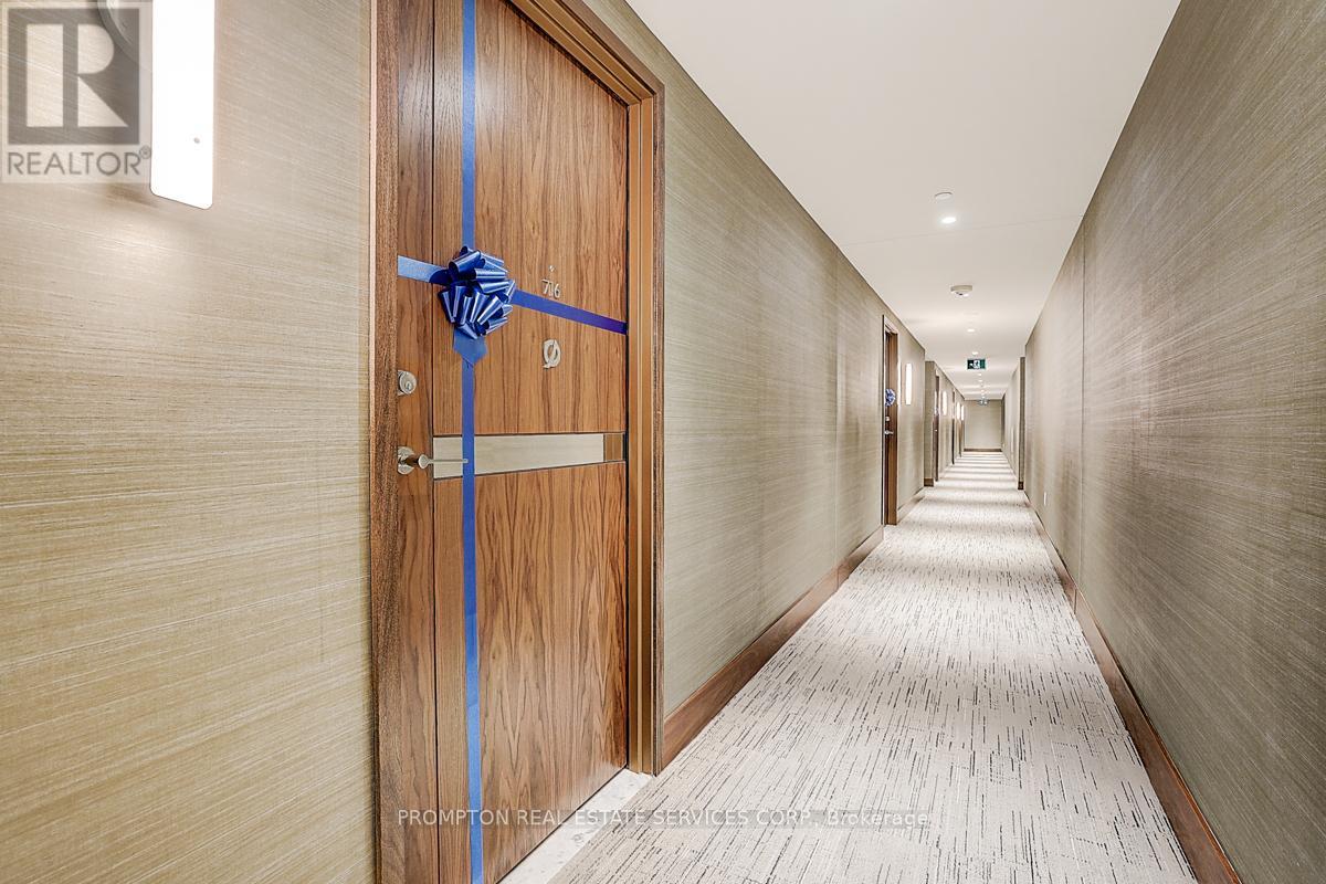 716 - 1 Concord Cityplace Way, Toronto, Ontario  M5V 0X3 - Photo 3 - C12183206