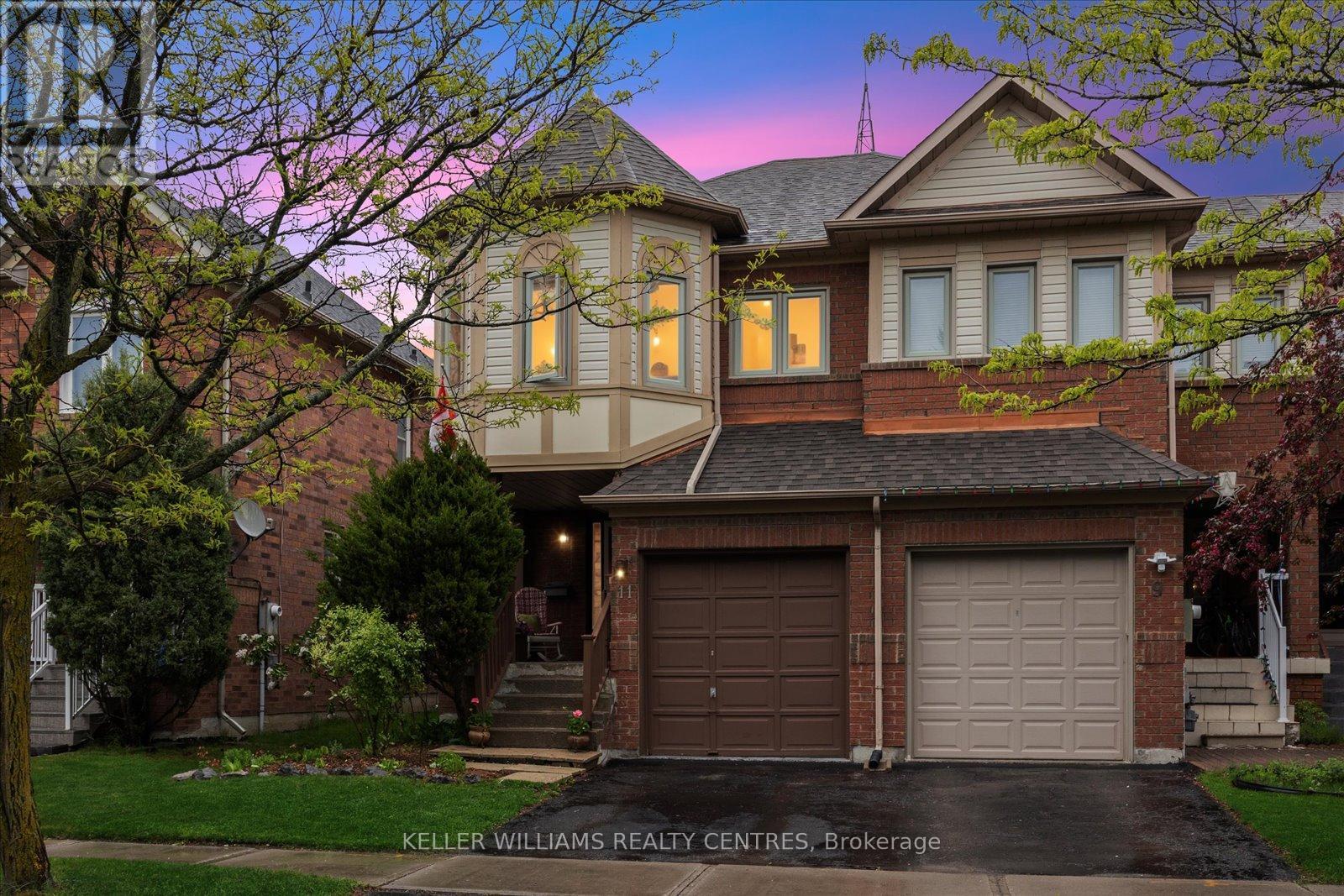 11 SNEDDEN AVENUE, Aurora, Ontario