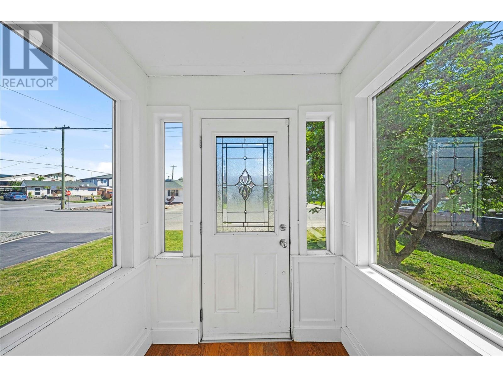 Property at 551 LINDEN Avenue image 4