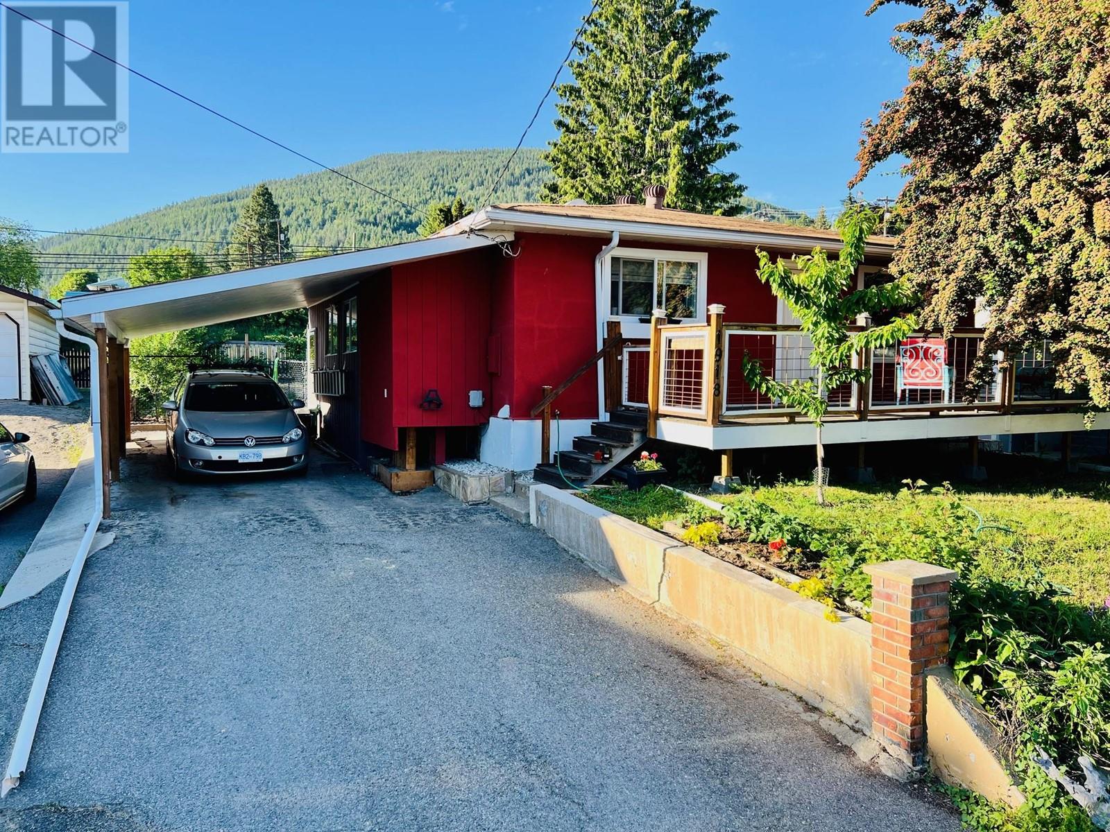 1918 Cook Street, Creston, BC V0B1G5