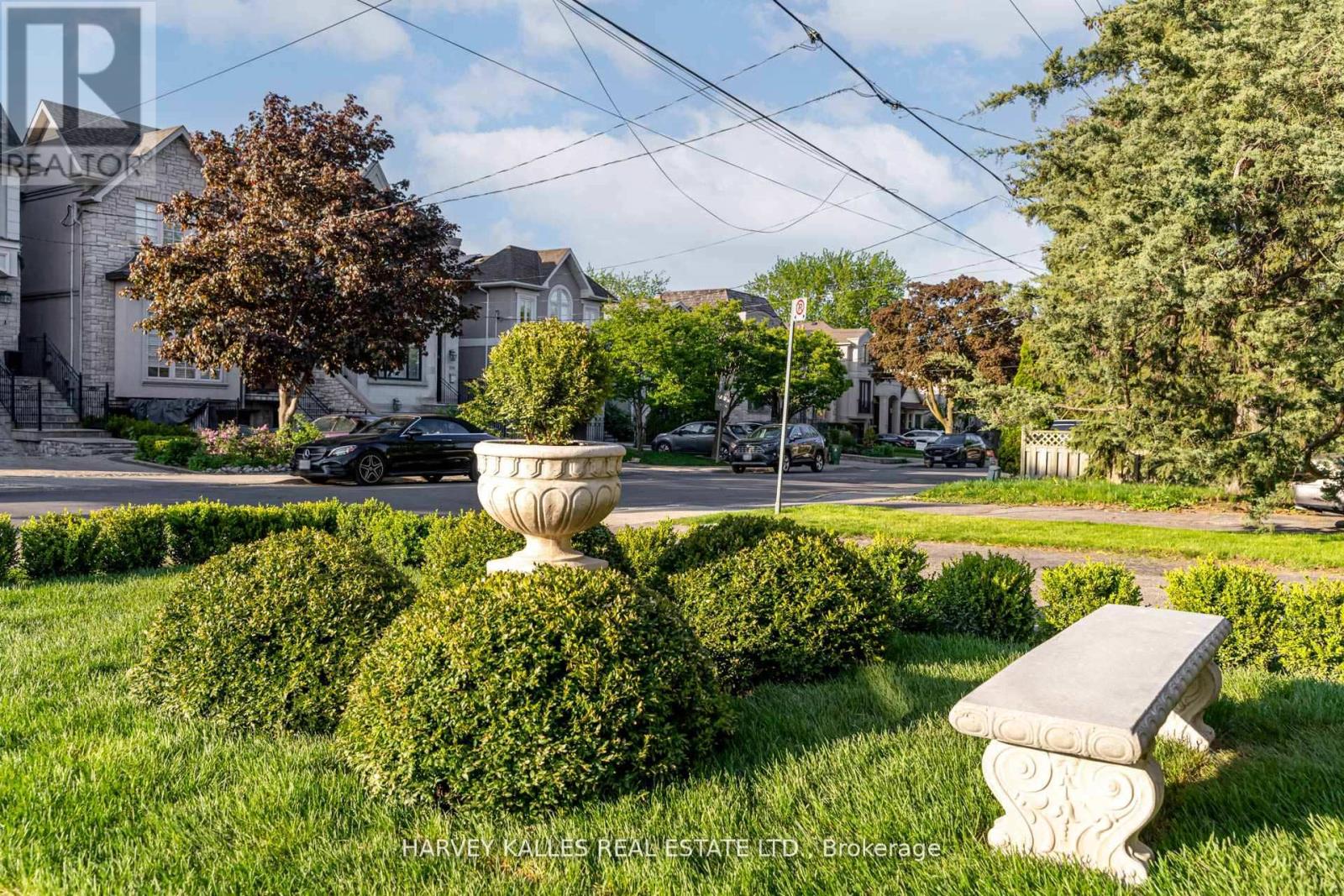 213 Brooke Avenue, Toronto, Ontario  M5M 2K7 - Photo 2 - C12189803