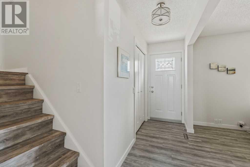 115 Silver Brook Drive Nw, Calgary, Alberta  T3B 3H6 - Photo 3 - A2223069
