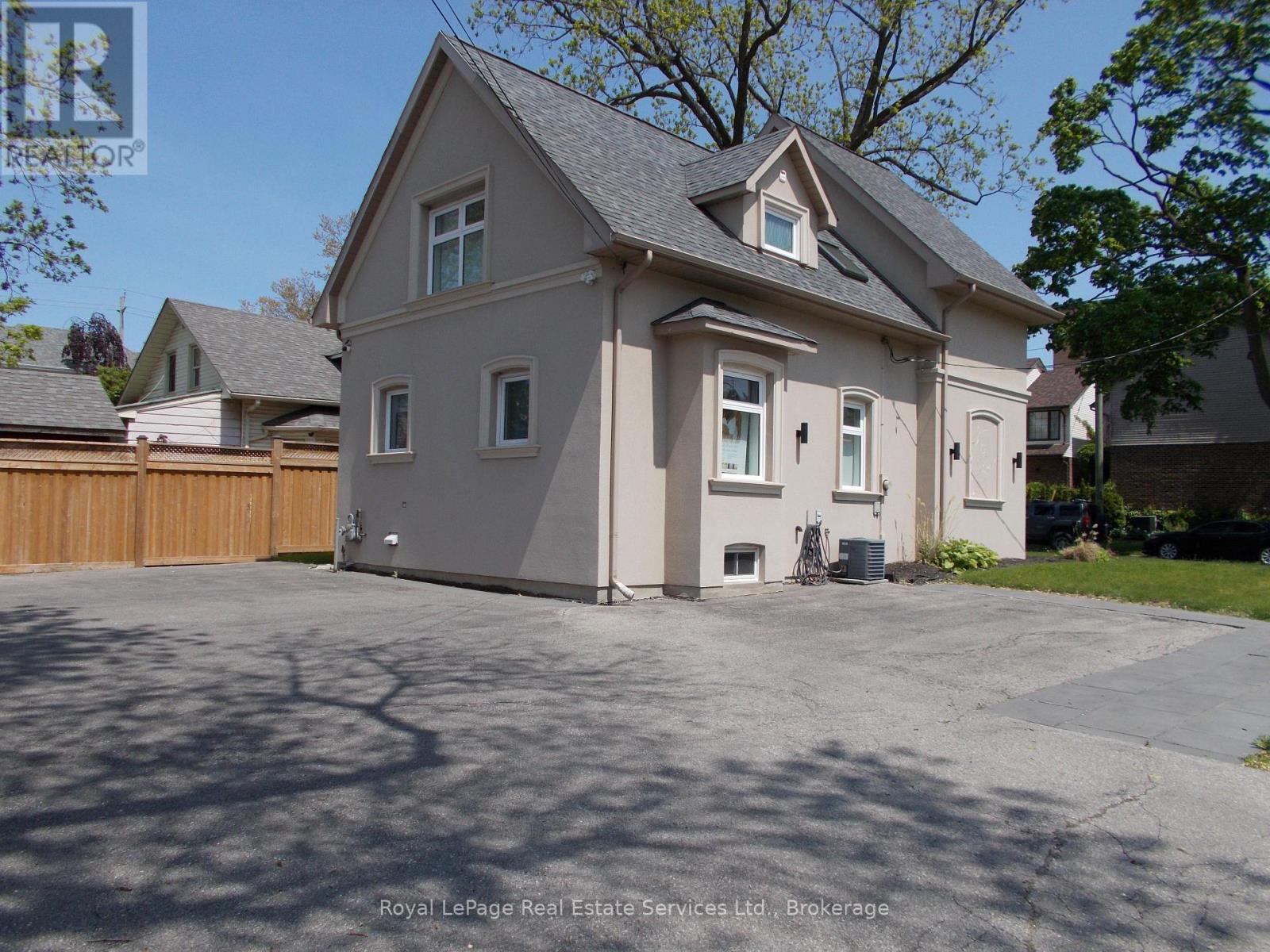 124 Wilson Street, Oakville, Ontario  L6K 3G8 - Photo 4 - W12190009