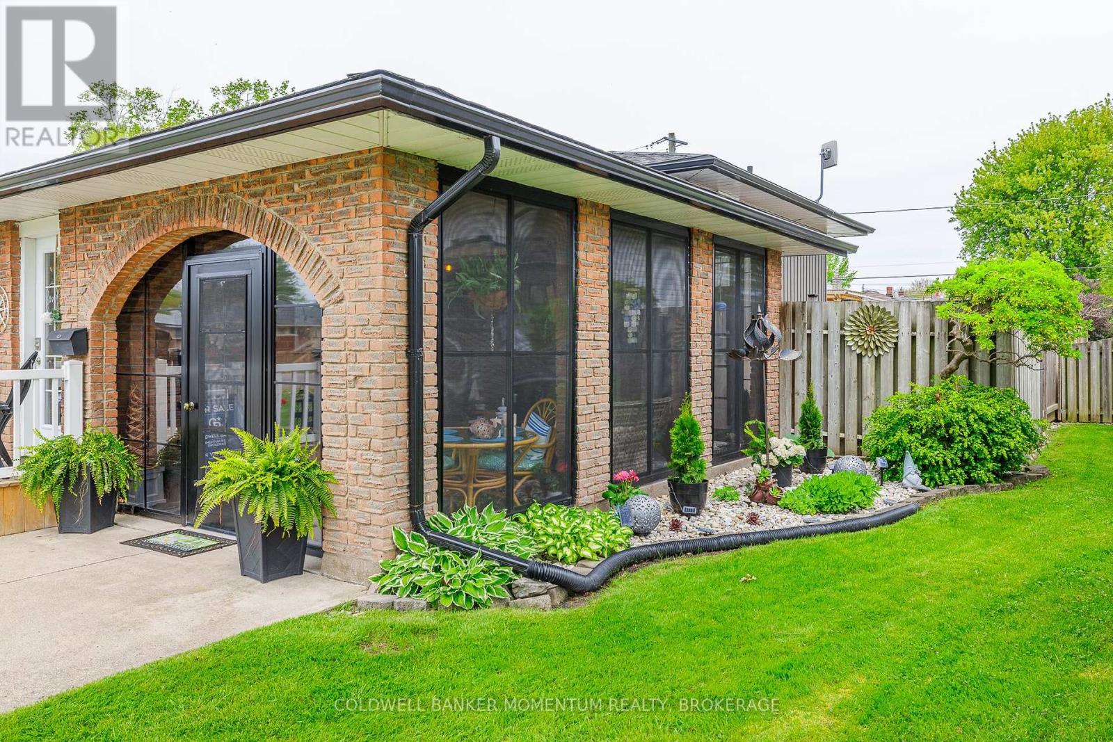 535 Sugarloaf Street, Port Colborne (Sugarloaf), Ontario  L3K 2P9 - Photo 6 - X12189910