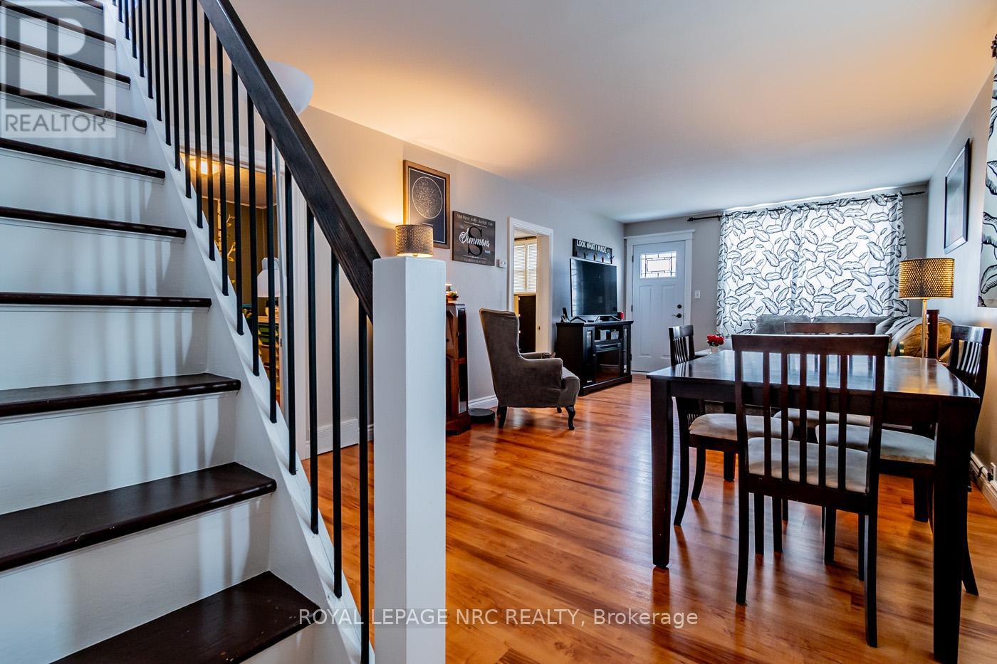 20 Richmond Street, Thorold, Ontario  L2V 3G4 - Photo 11 - X12189939