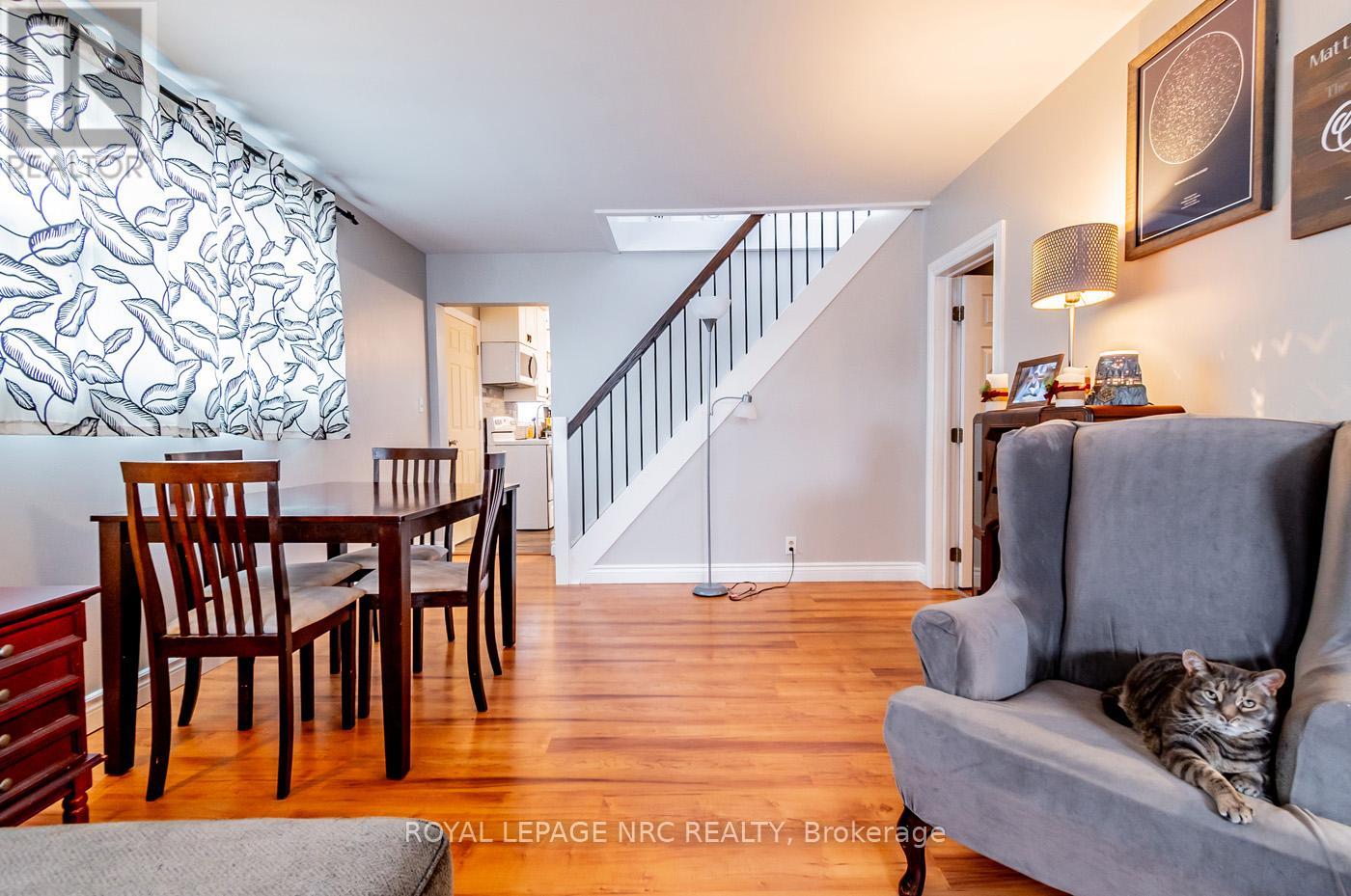 20 Richmond Street, Thorold, Ontario  L2V 3G4 - Photo 8 - X12189939