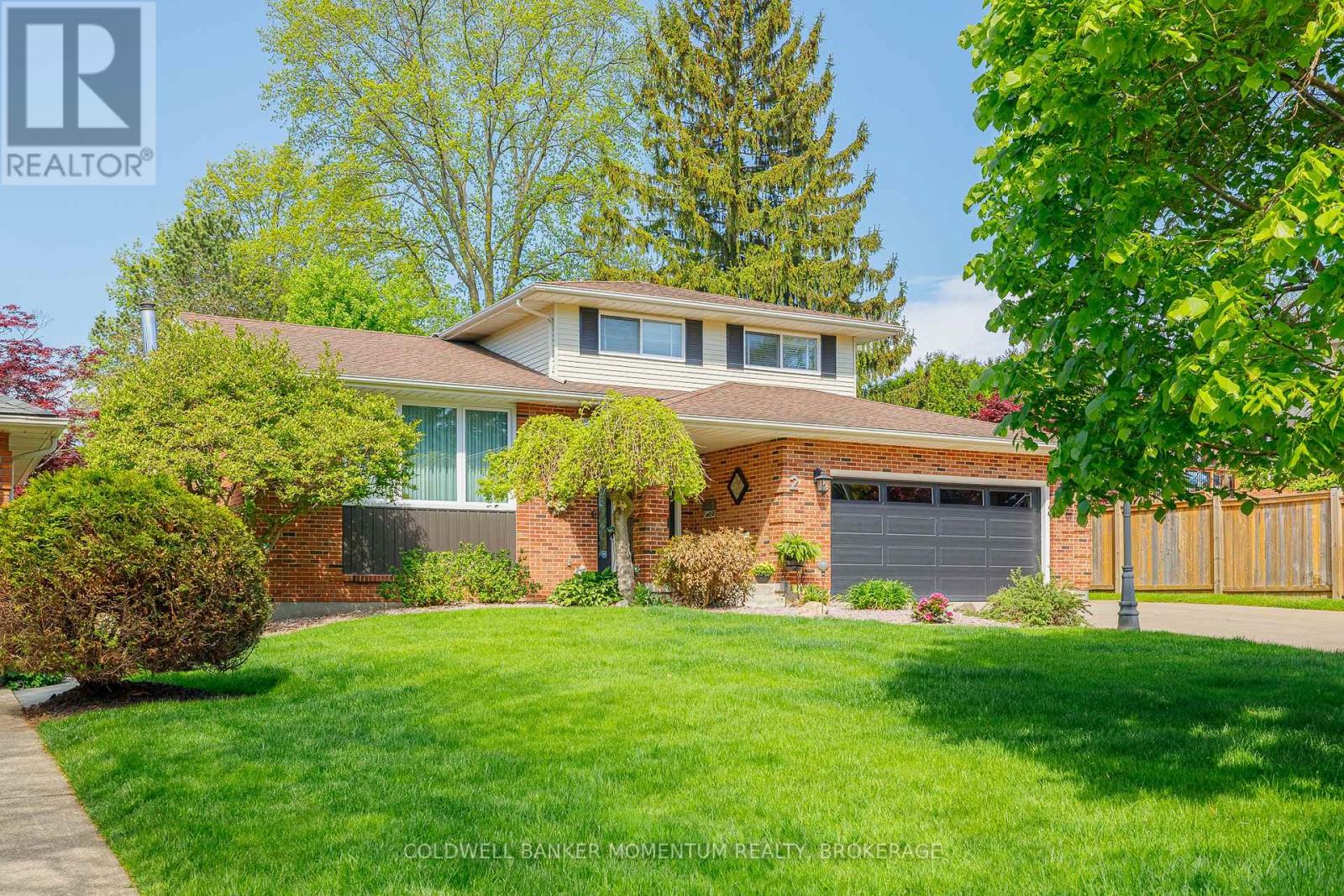 2 Greenvale Court, Pelham (Fonthill), Ontario  L0S 1E1 - Photo 2 - X12189968