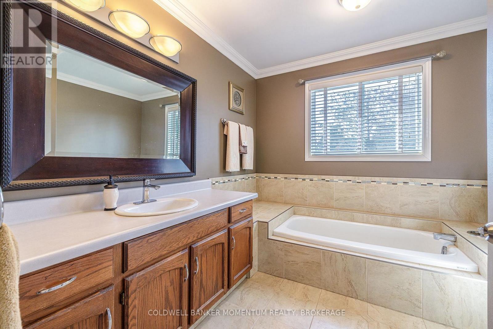 2 Greenvale Court, Pelham (Fonthill), Ontario  L0S 1E1 - Photo 25 - X12189968