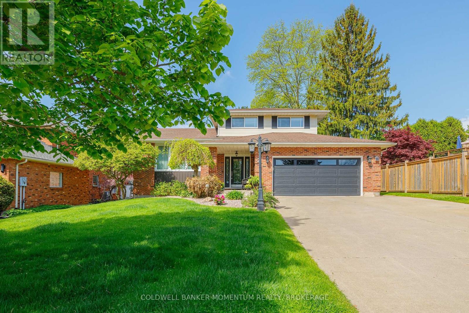 2 Greenvale Court, Pelham (Fonthill), Ontario  L0S 1E1 - Photo 3 - X12189968