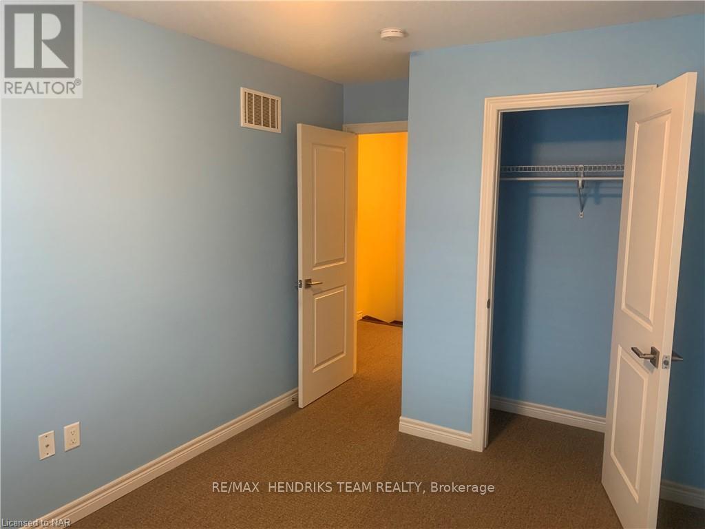 35 - 201 Westbank Trail, Hamilton, Ontario  L8J 0H4 - Photo 8 - X12189998