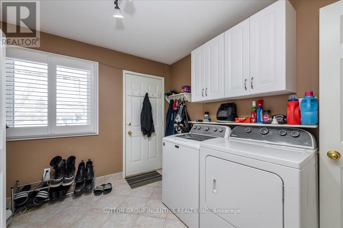 107 Brown Street, Barrie, Ontario  L4N 7V6 - Photo 16 - S12189835