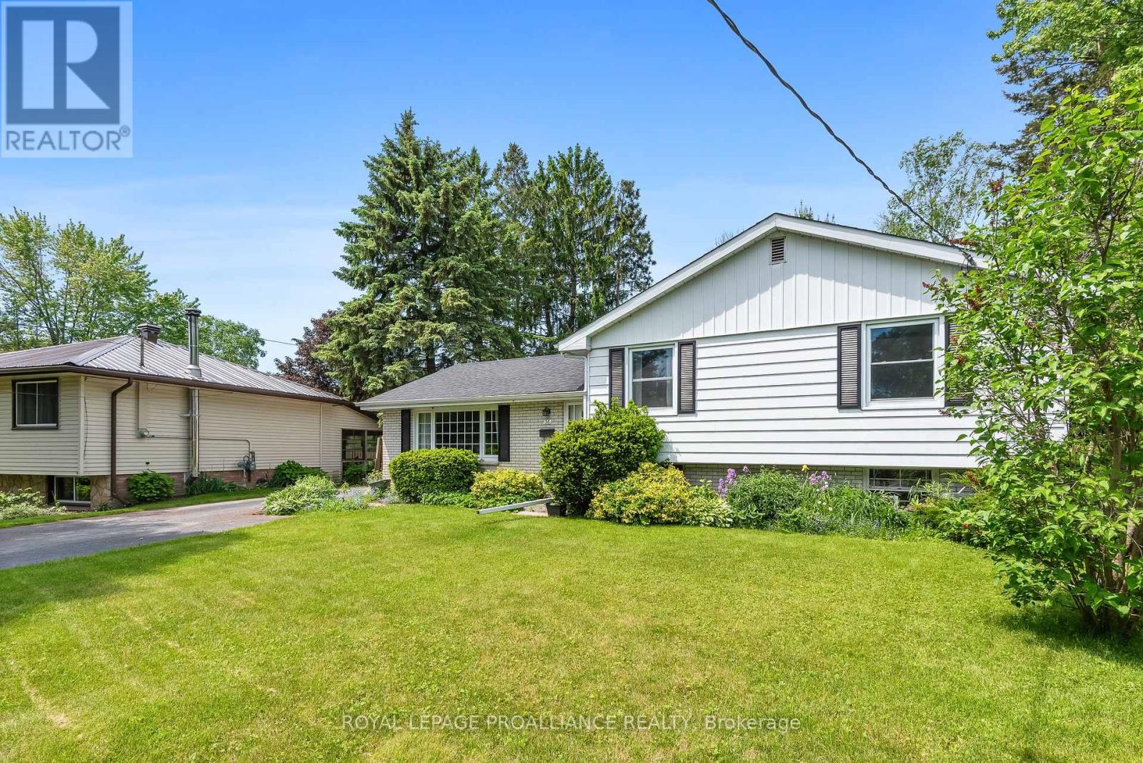 36 Applewood Drive, Belleville (Belleville Ward), Ontario  K8P 4E2 - Photo 3 - X12189935