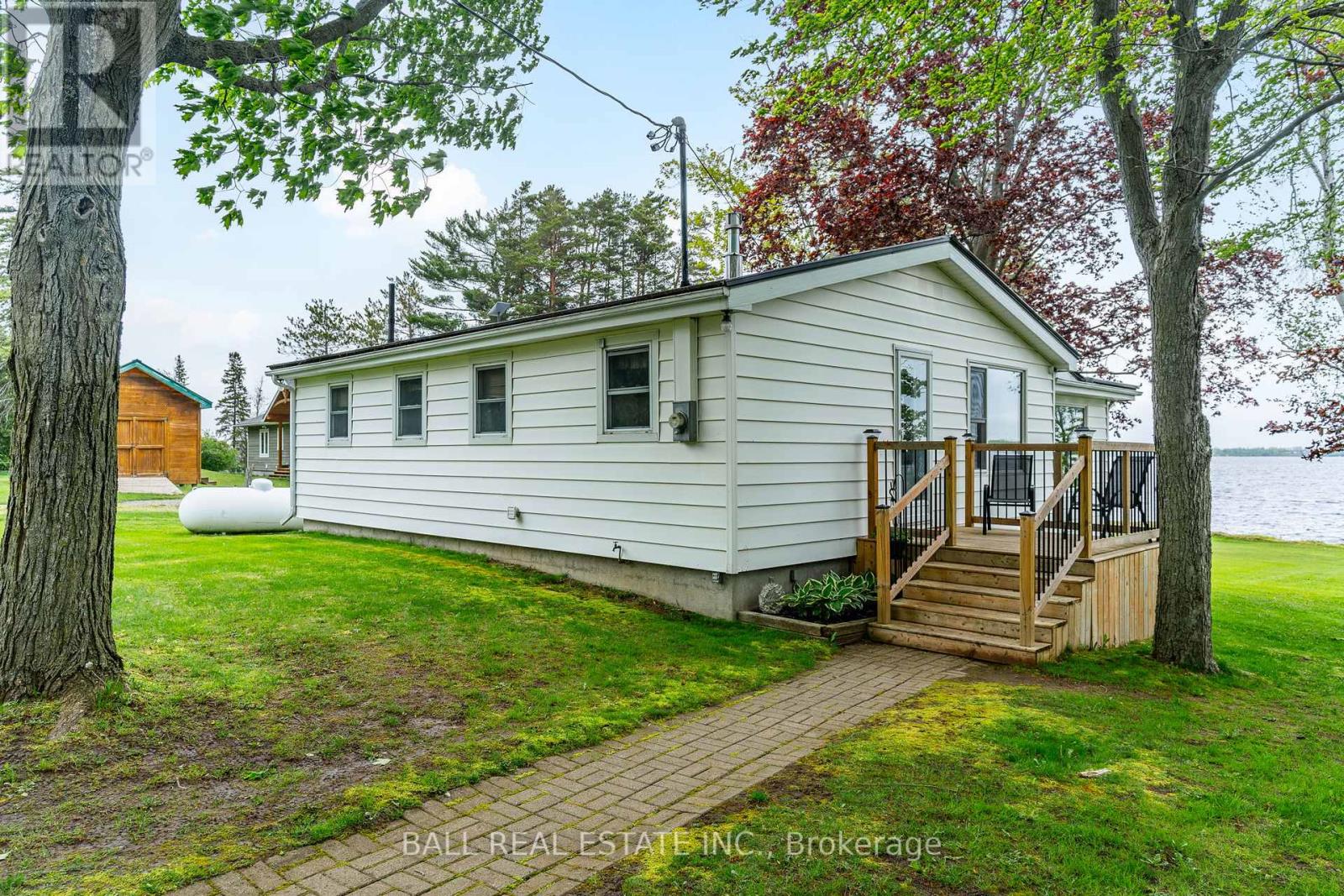 Property at 280 LAKESHORE DRIVE image 3
