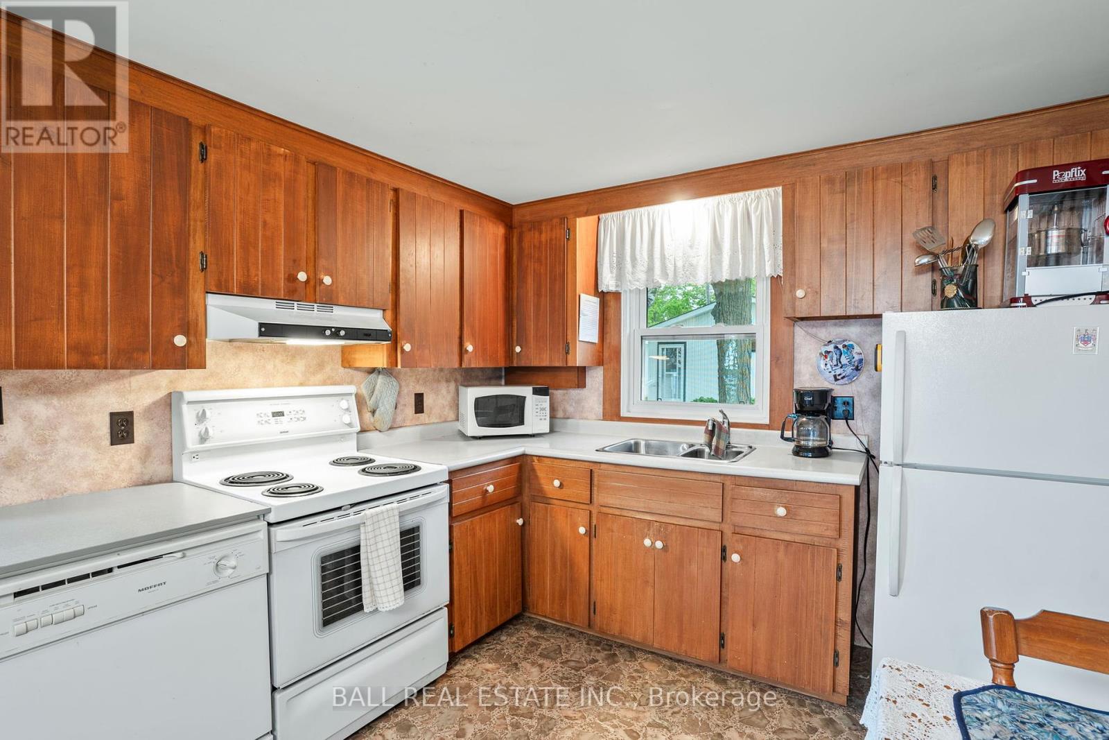 Property at 280 LAKESHORE DRIVE image 4