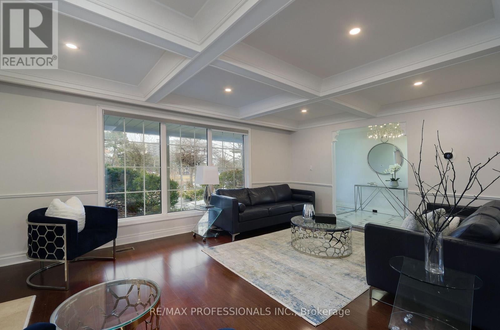 56 Silverthorne Bush Drive, Toronto (Markland Wood), Ontario  M9C 2X8 - Photo 11 - W12189797