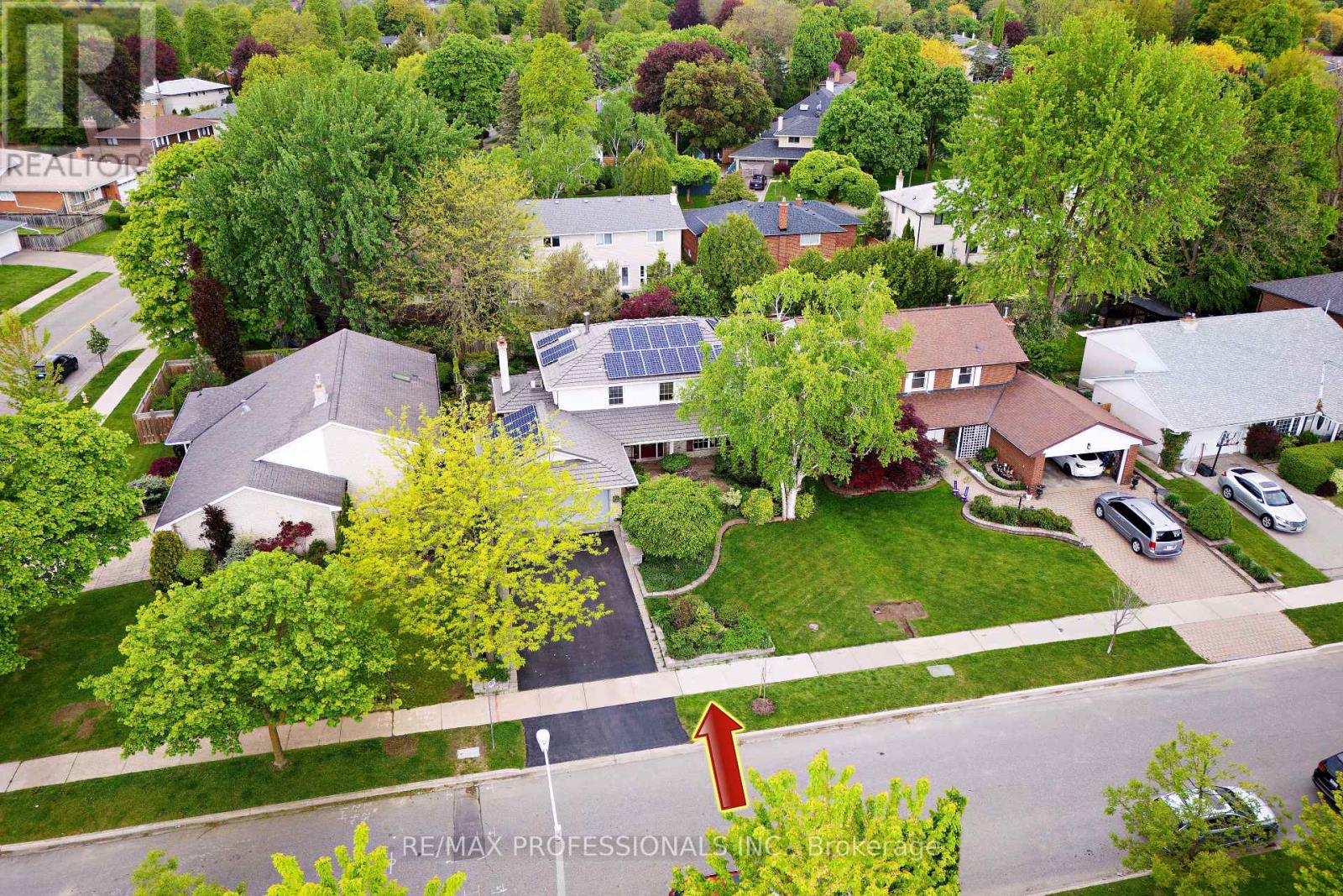 56 Silverthorne Bush Drive, Toronto (Markland Wood), Ontario  M9C 2X8 - Photo 4 - W12189797