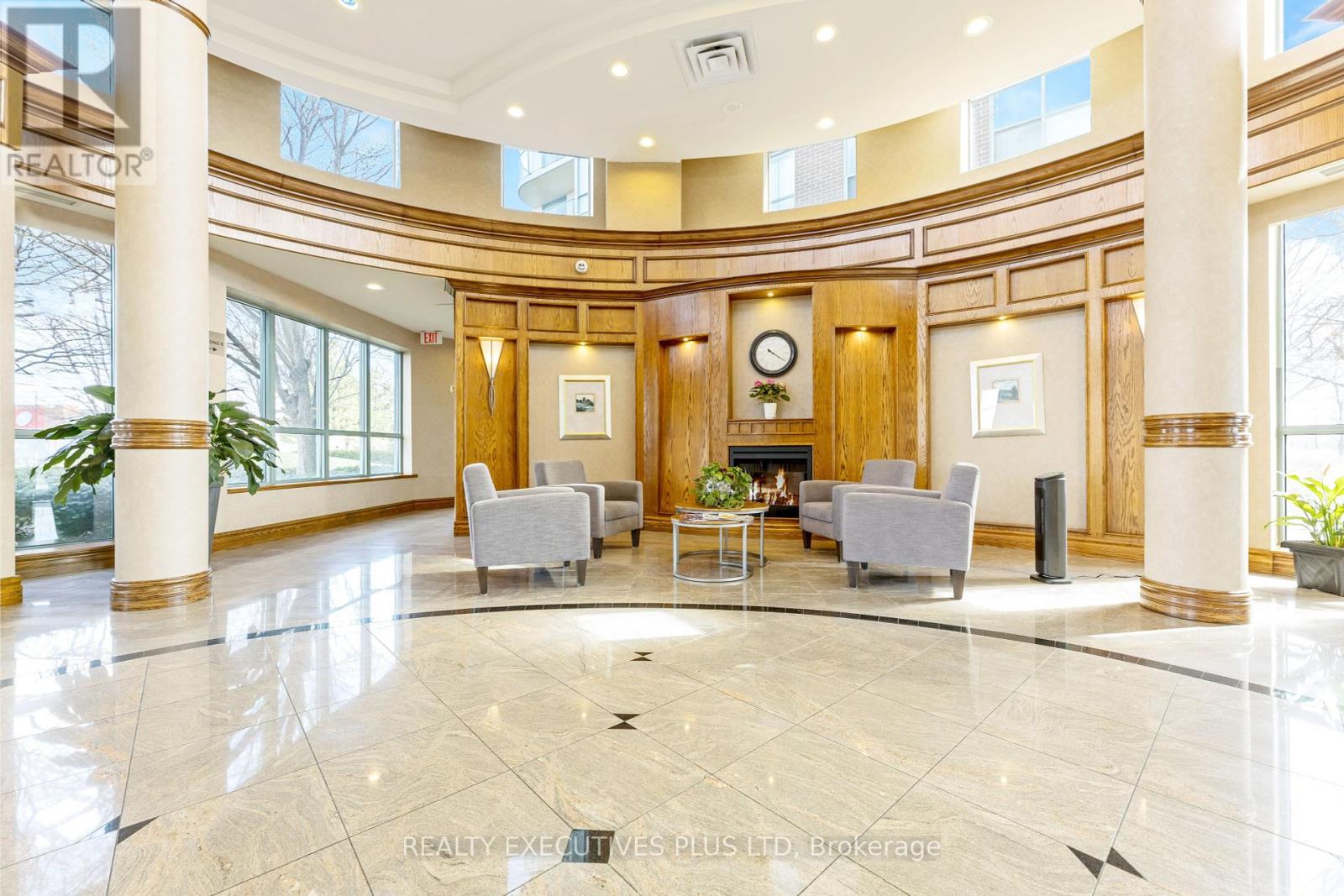 110 - 4879 Kimbermount Avenue, Mississauga (Central Erin Mills), Ontario  L5M 7K8 - Photo 2 - W12189833